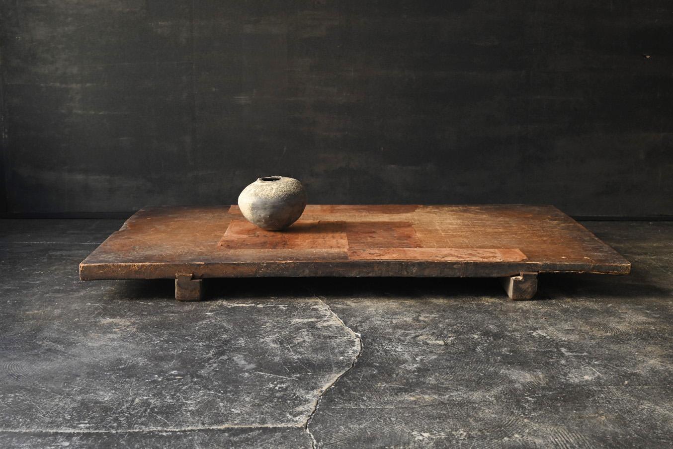 Falegnameria Tavolino basso giapponese in legno antico ricoperto di carta washi / Banco da lavoro wabi-sabi in vendita
