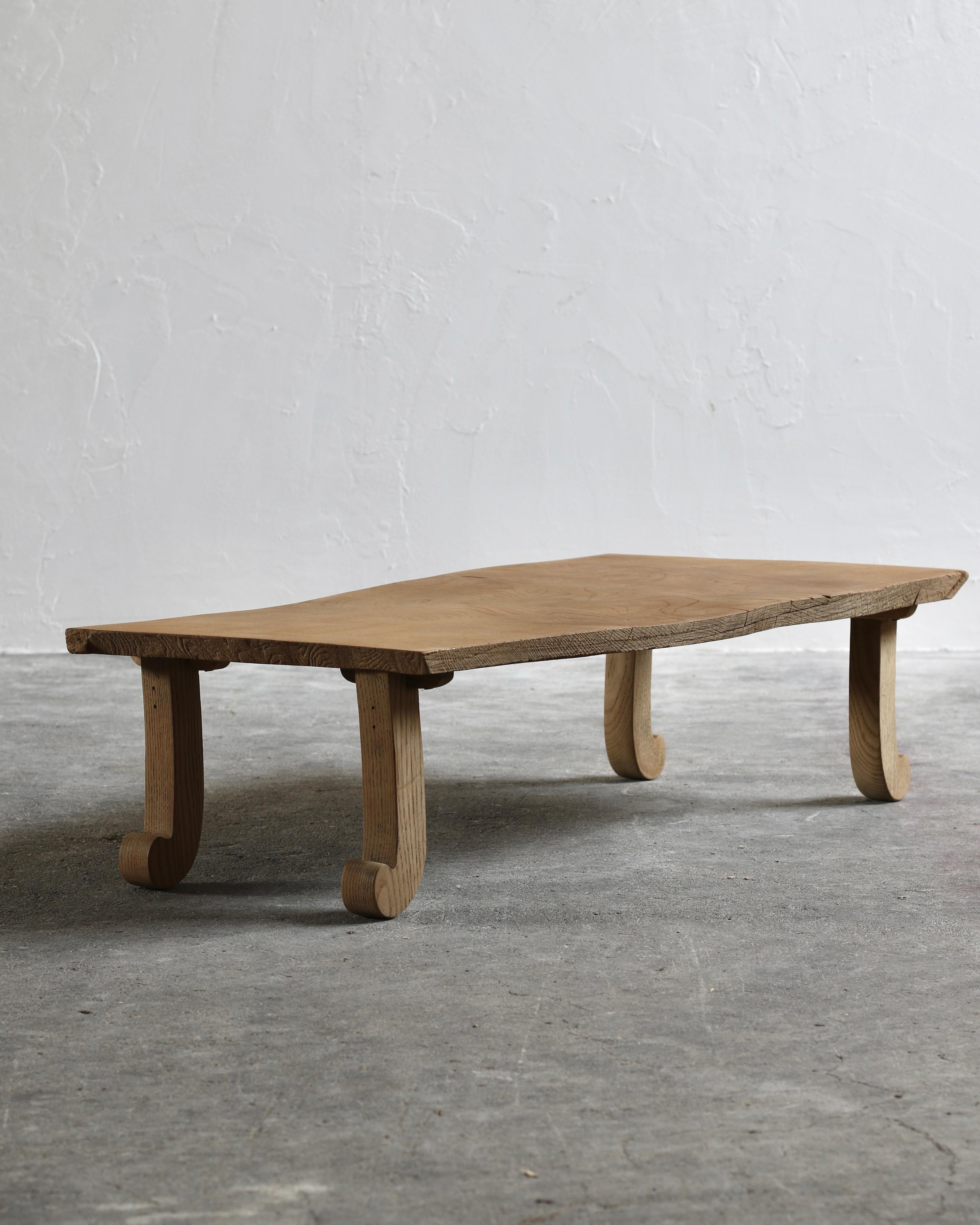 Table basse japonaise ancienne en bois / Présentoir / WabiSabi en vente 1