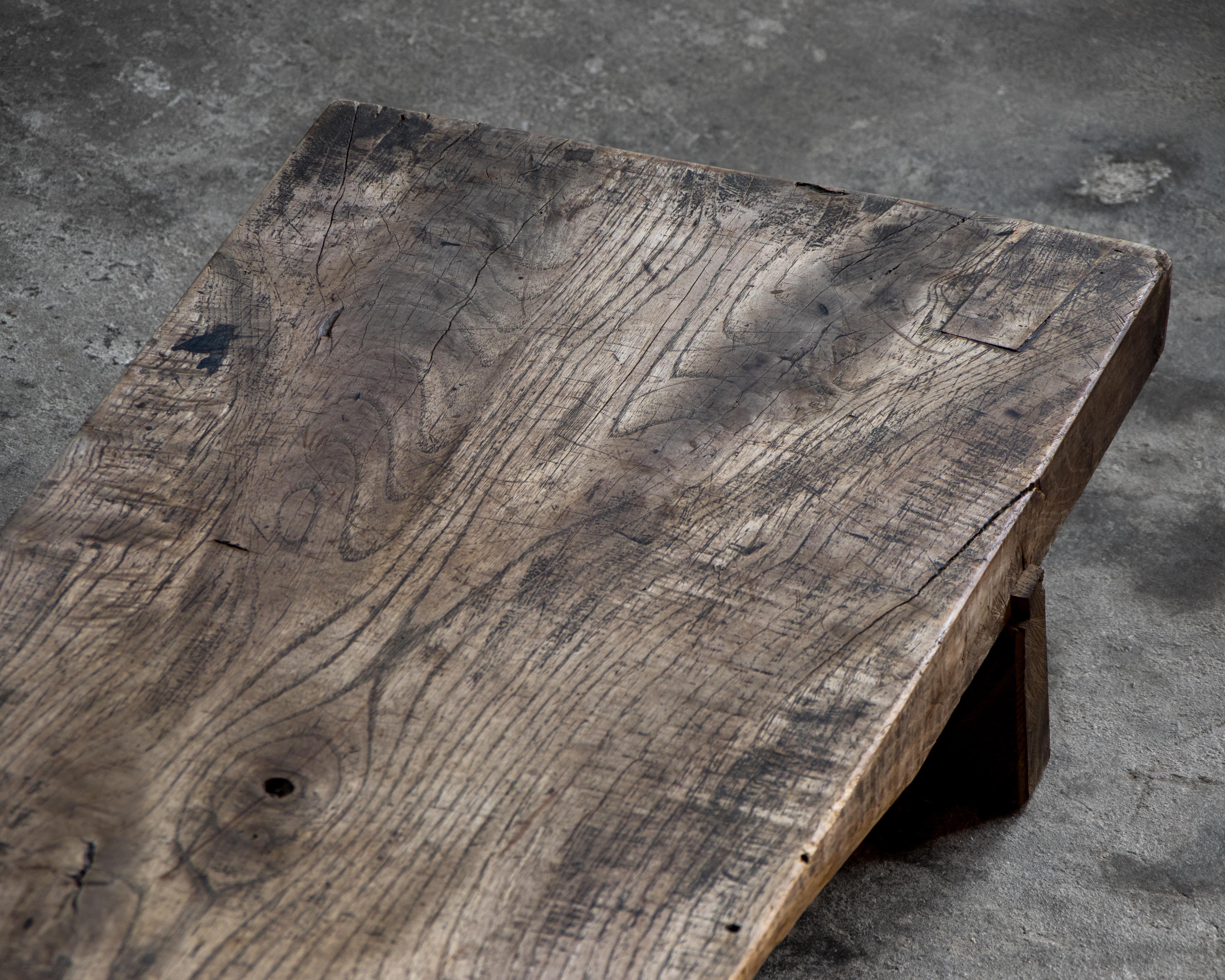 Table basse ancienne japonaise en bois (Tachidai), fin Meiji (1890s-1912) en vente 4