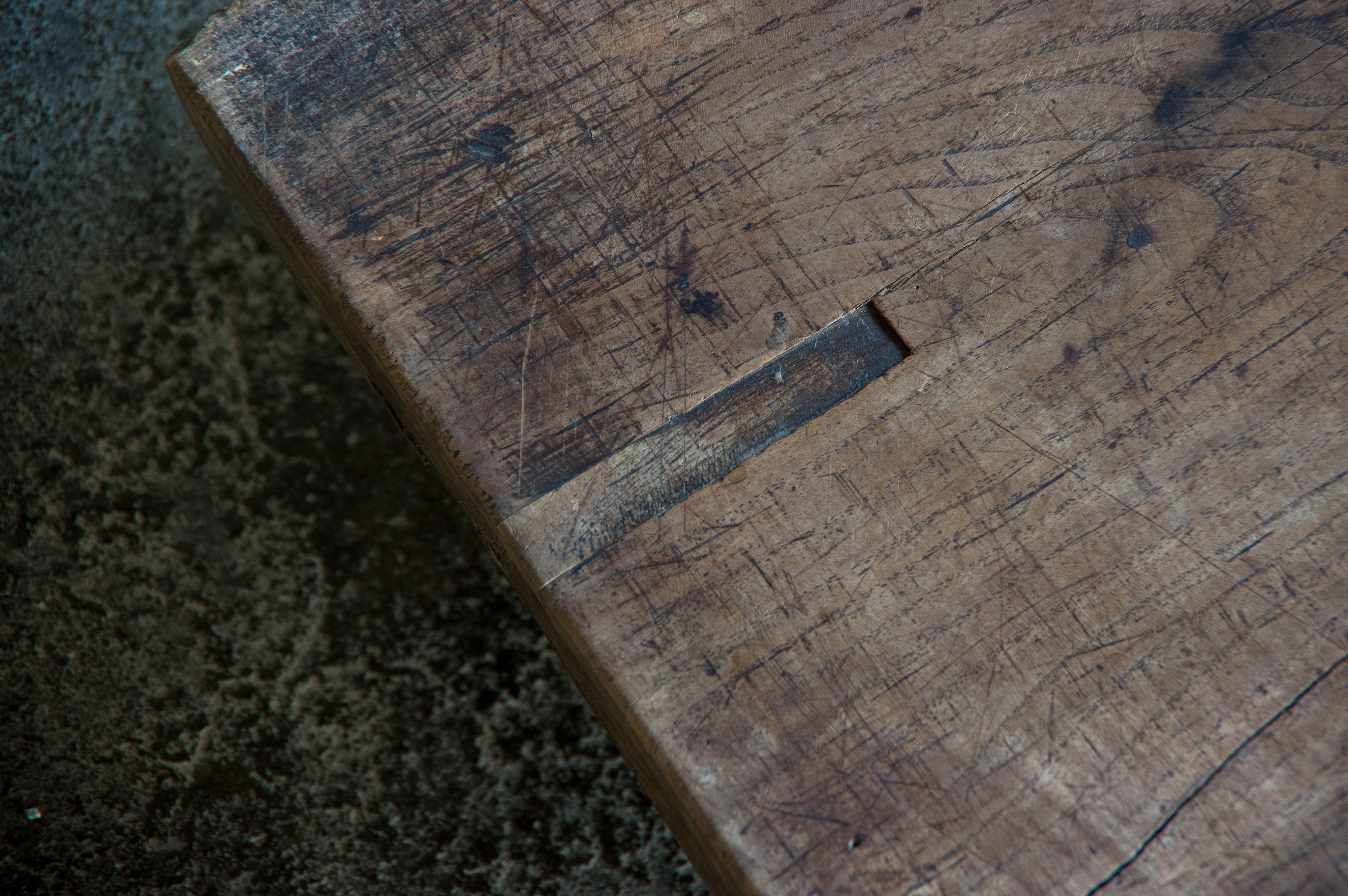 Table basse ancienne japonaise en bois (Tachidai), fin Meiji (1890s-1912) en vente 5