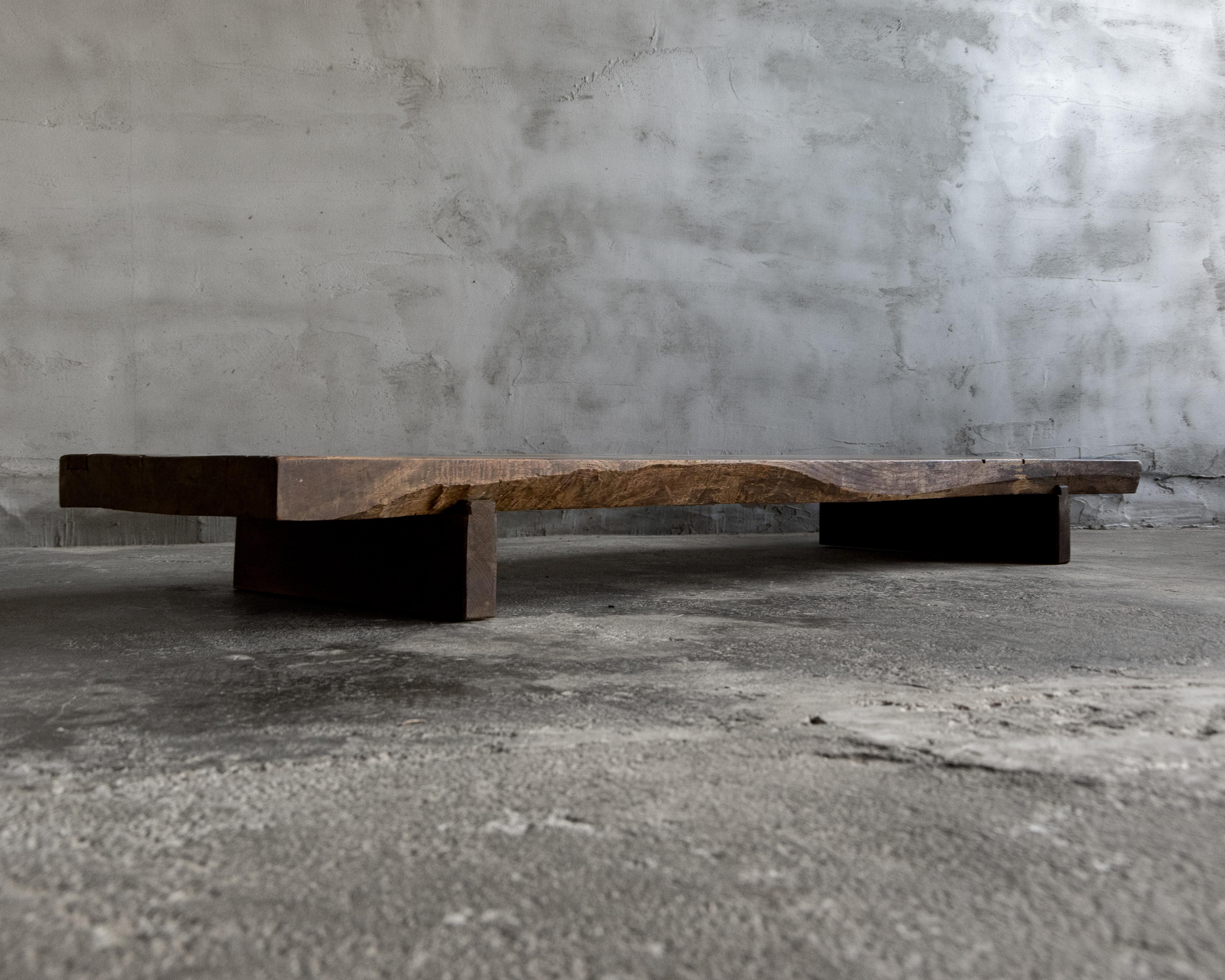 Table basse ancienne japonaise en bois (Tachidai), fin Meiji (1890s-1912) en vente 7
