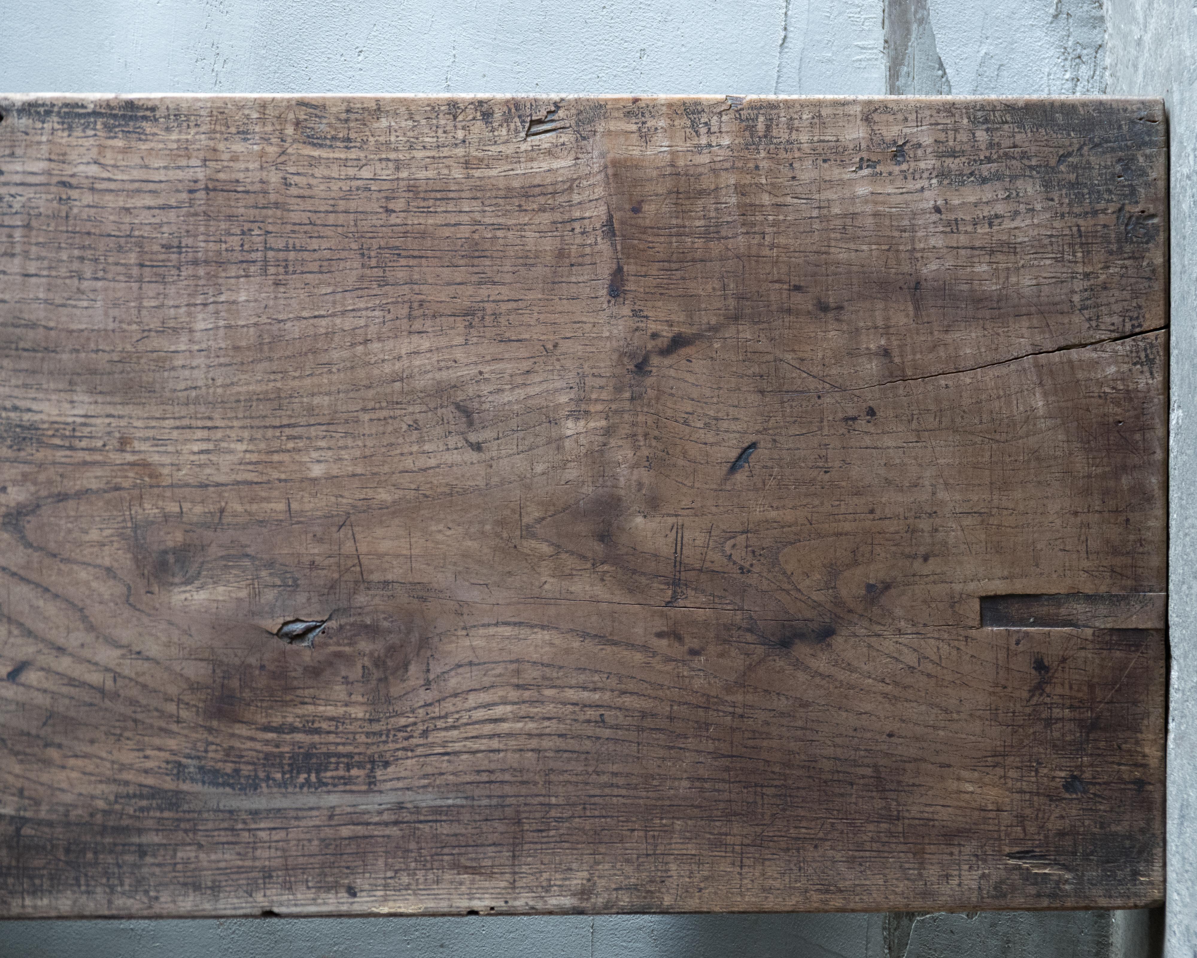 Table basse ancienne japonaise en bois (Tachidai), fin Meiji (1890s-1912) en vente 10