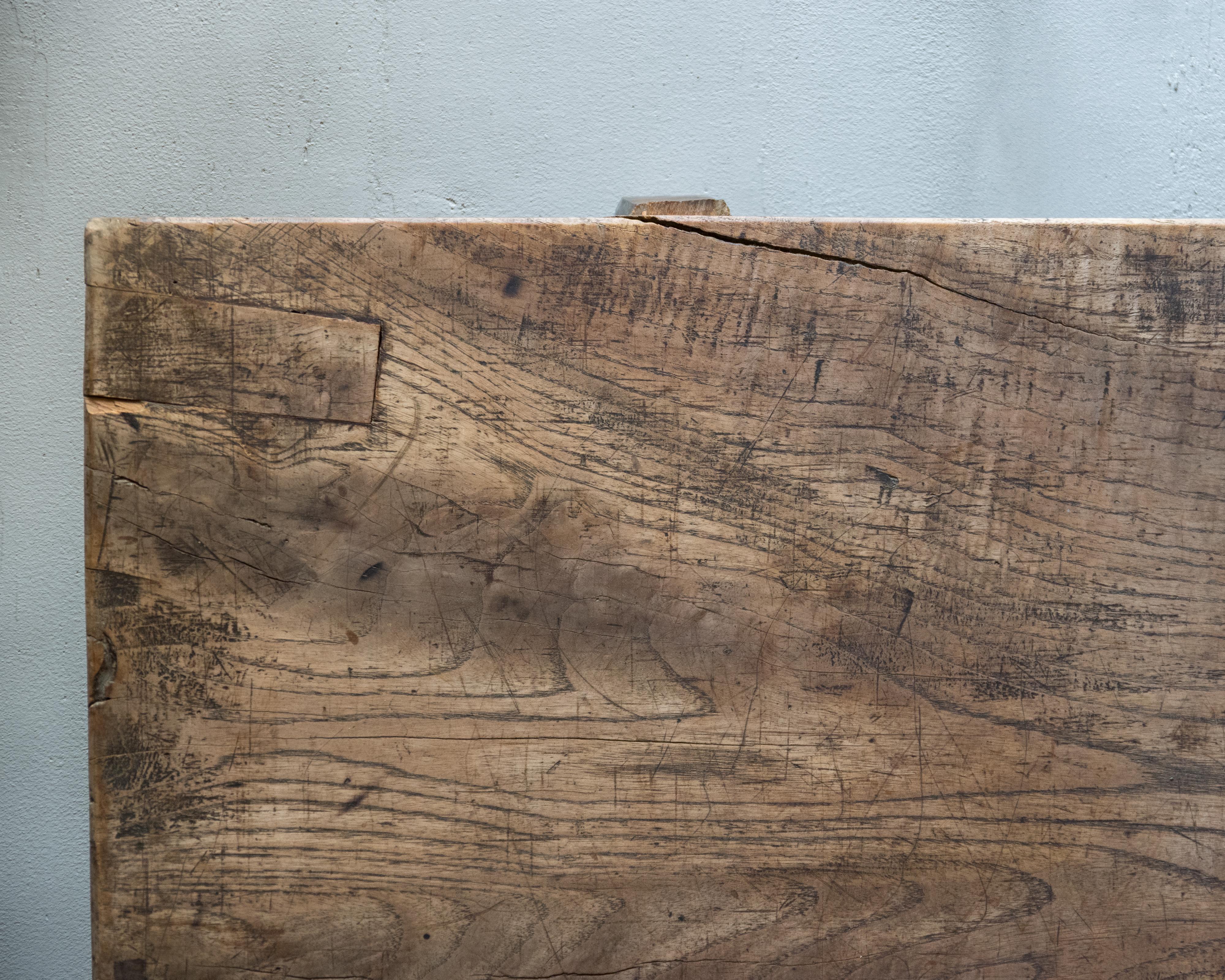 Table basse ancienne japonaise en bois (Tachidai), fin Meiji (1890s-1912) en vente 12