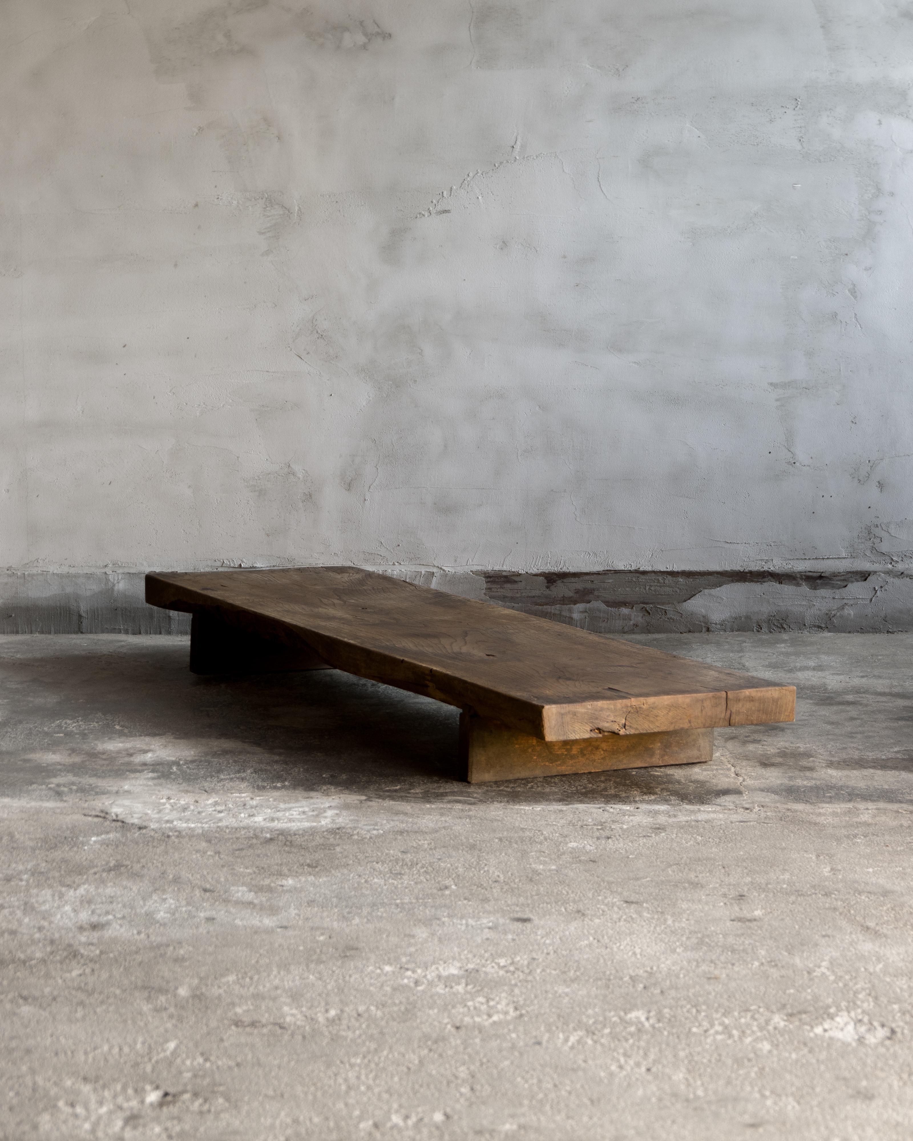 Table basse ancienne japonaise en bois (Tachidai), fin Meiji (1890s-1912) en vente 1