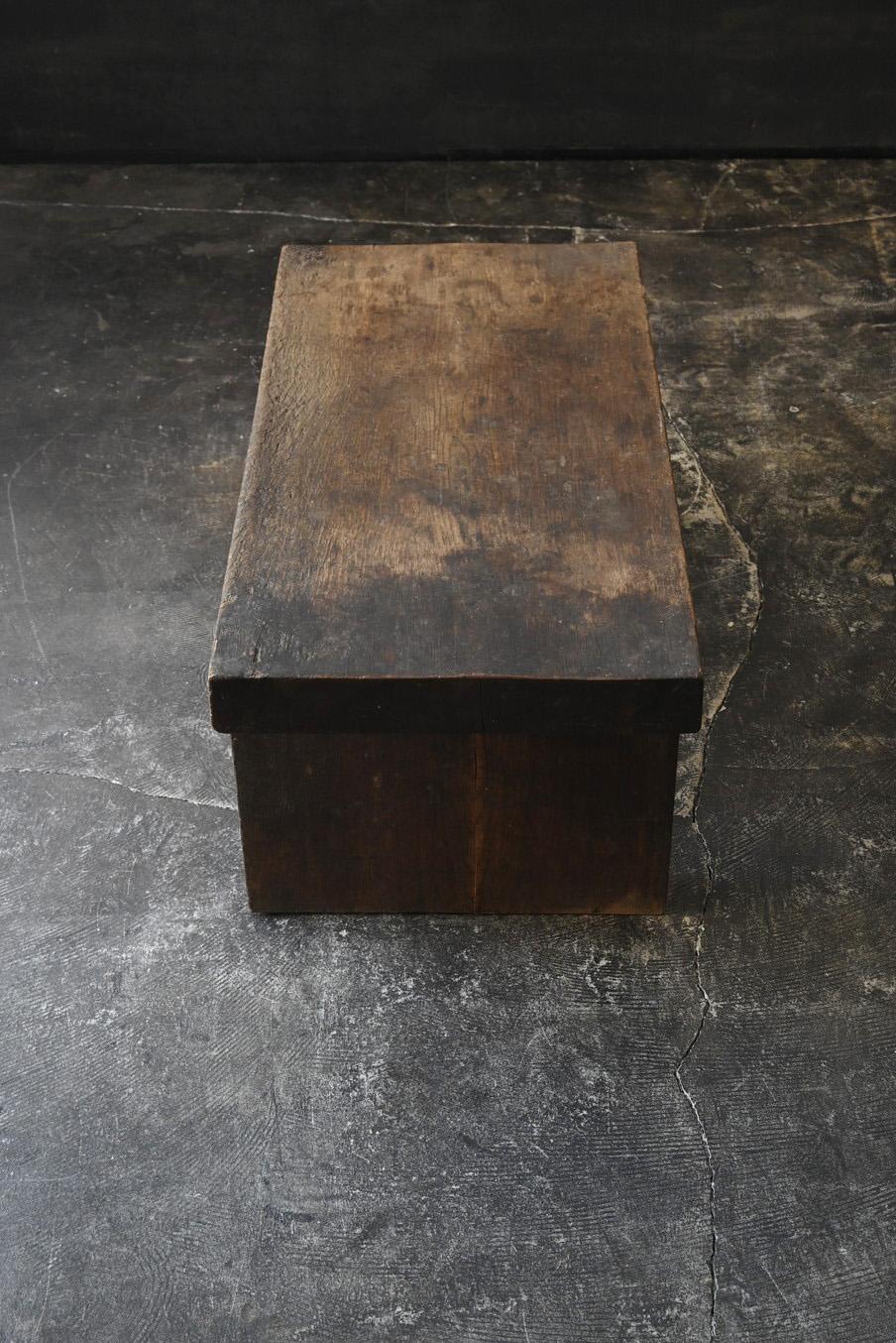 Falegnameria Antico tavolo basso giapponese in legno/banco da lavoro usato dagli artigiani/sgabello/20° secolo