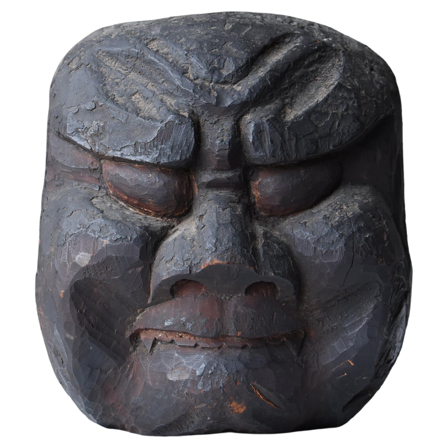 Japanische antike Holzmaske 1800er-1860er Jahre / Mingei Wabi Sabi-Skulptur Volkskunst