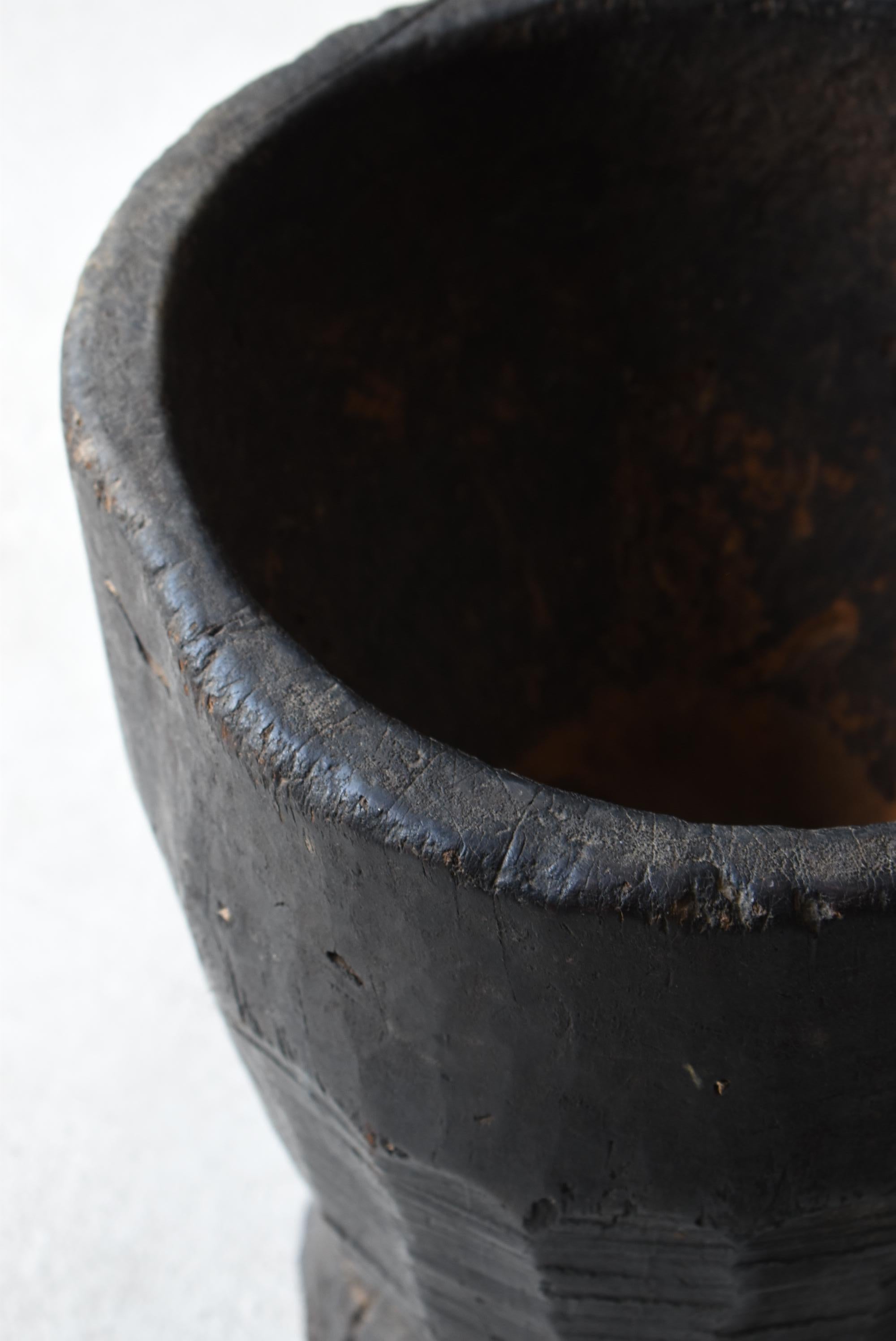 Japanese Antique Wooden Mortar 1860s-1900s/Flower Pot Primitive Wabi-Sabi Mingei In Good Condition In Sammu-shi, Chiba