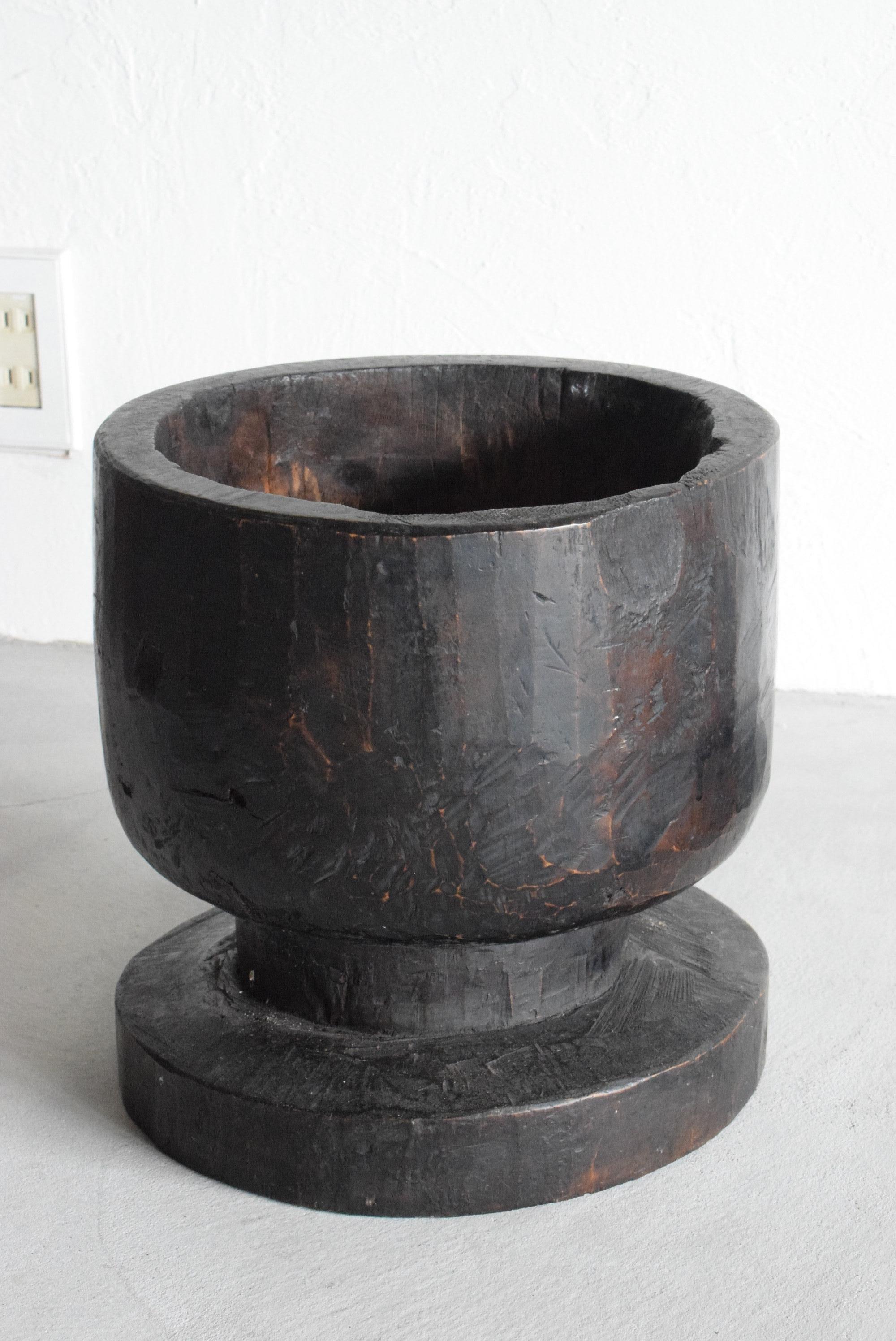 Japanese Antique Wooden Mortar 1860s-1900s/Plant Cover Wabi-Sabi Object Mingei For Sale 8
