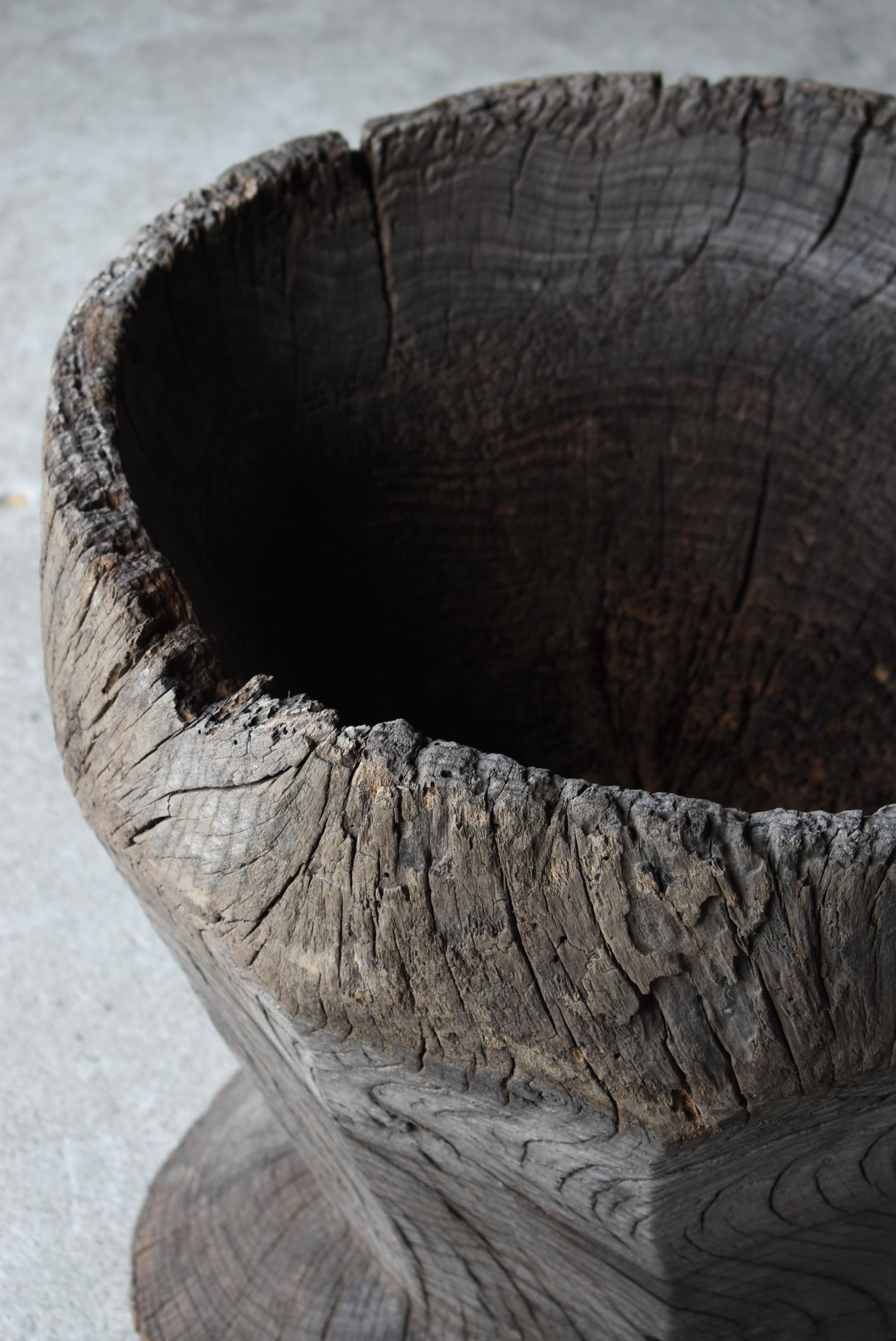 Japanese Antique Wooden Mortar 1860s-1900s/Plant Cover Wabi-sabi object Mingei In Good Condition For Sale In Sammu-shi, Chiba