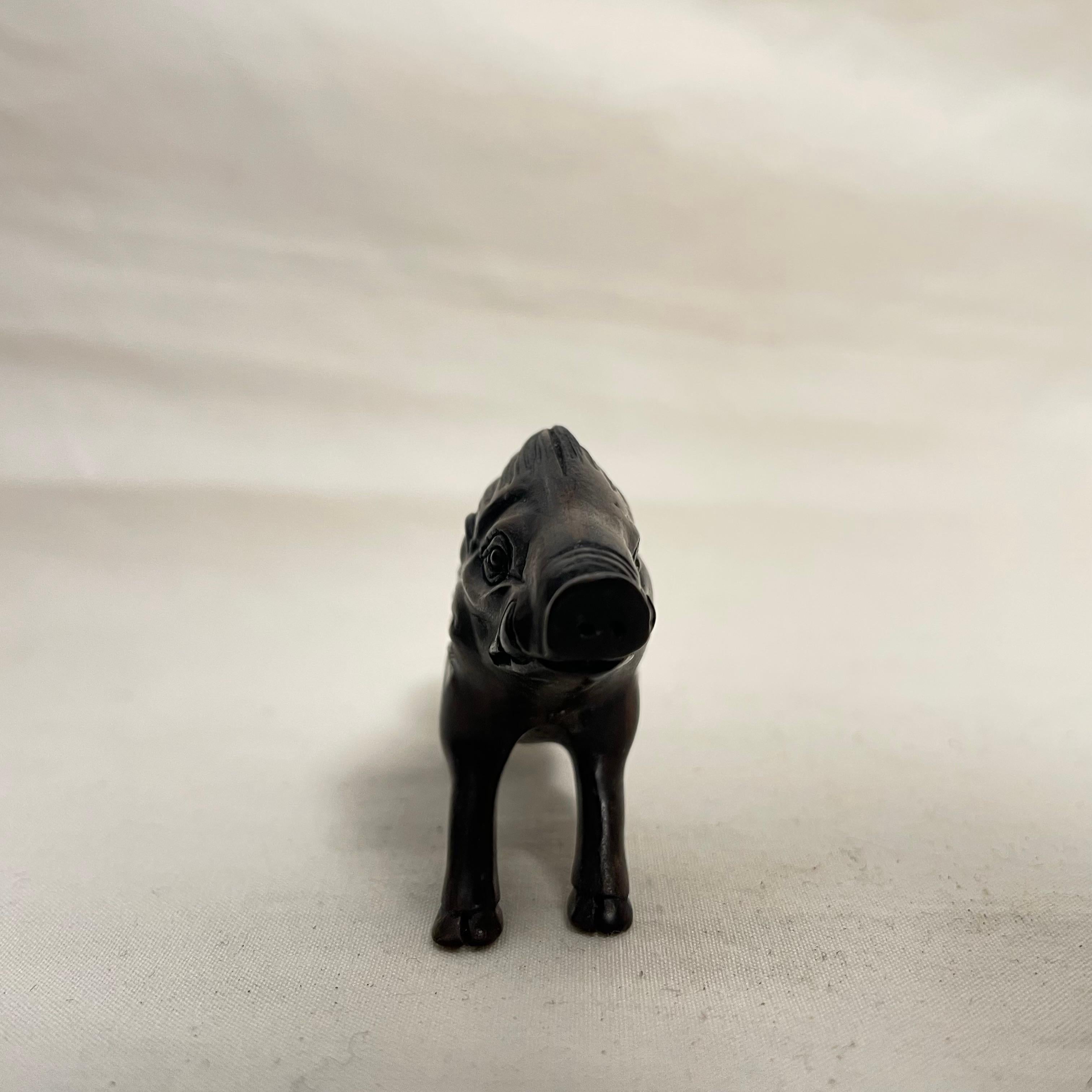 Japanese Antique Wooden Netsuke Charme 'Wild Pig' 1920s Taisho In Good Condition In Paris, FR