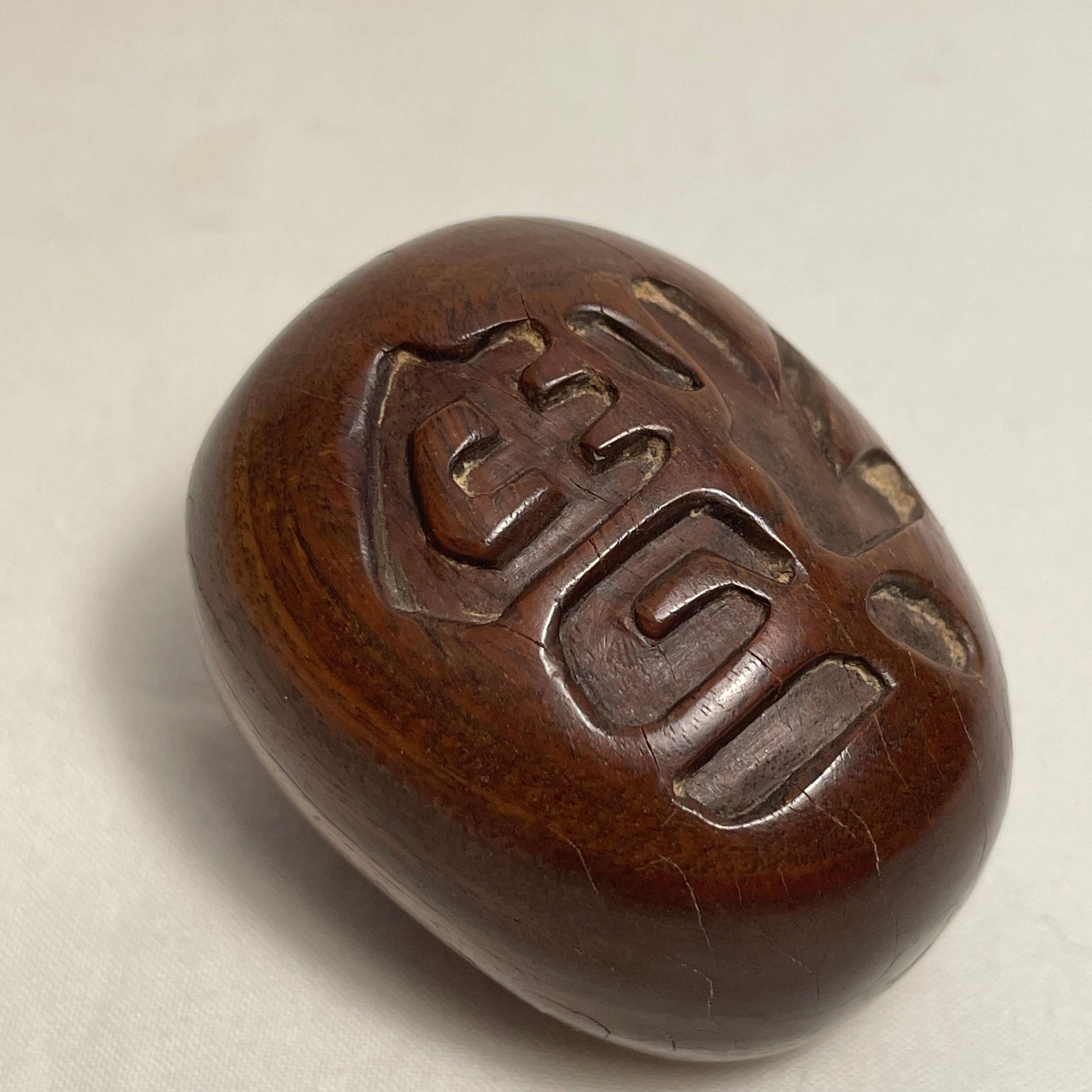 Netsuke Daruma japonais ancien en bois des années 1920, ère Taisho 4