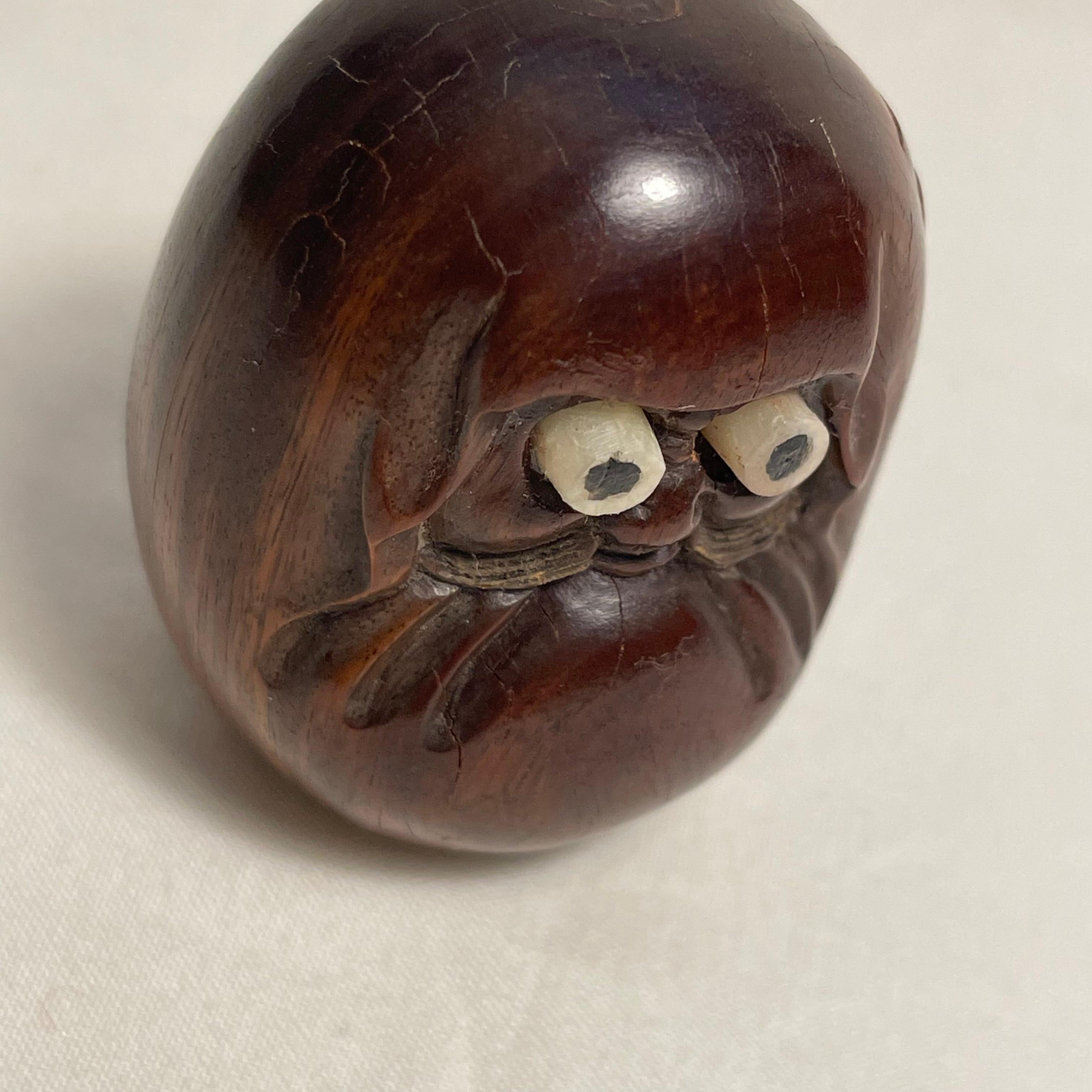 Netsuke Daruma japonais ancien en bois des années 1920, ère Taisho 5