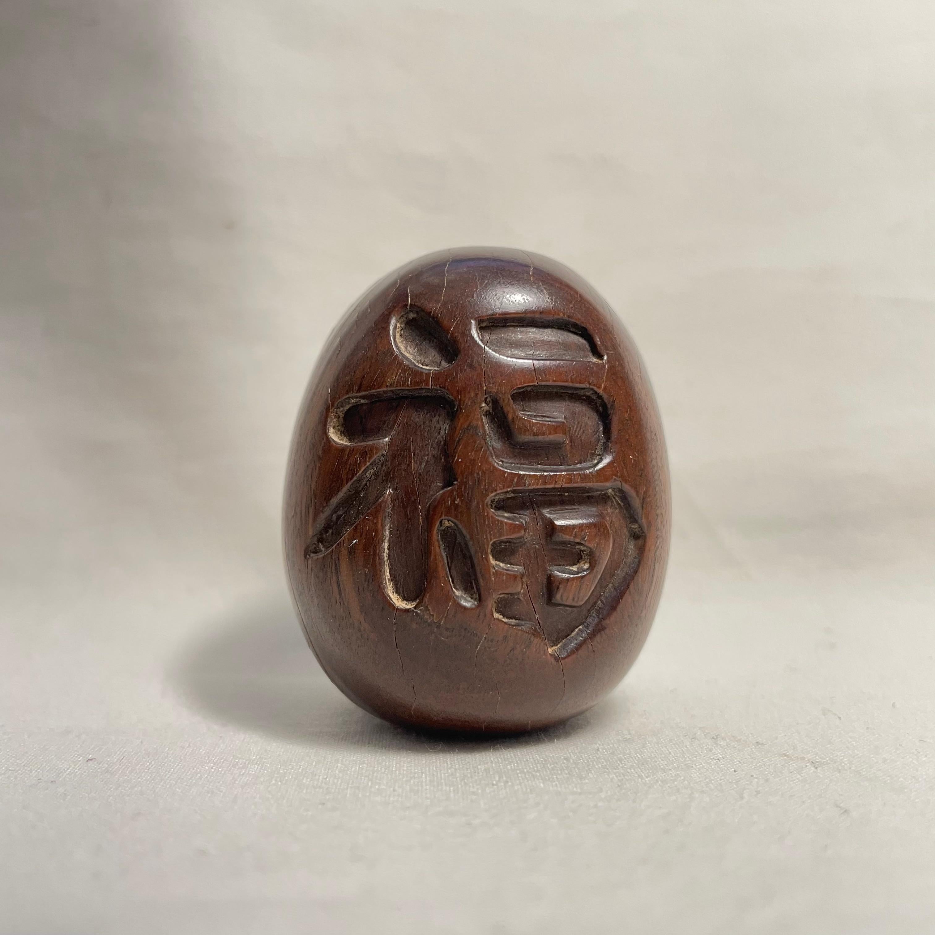 Sculpté à la main Netsuke Daruma japonais ancien en bois des années 1920, ère Taisho