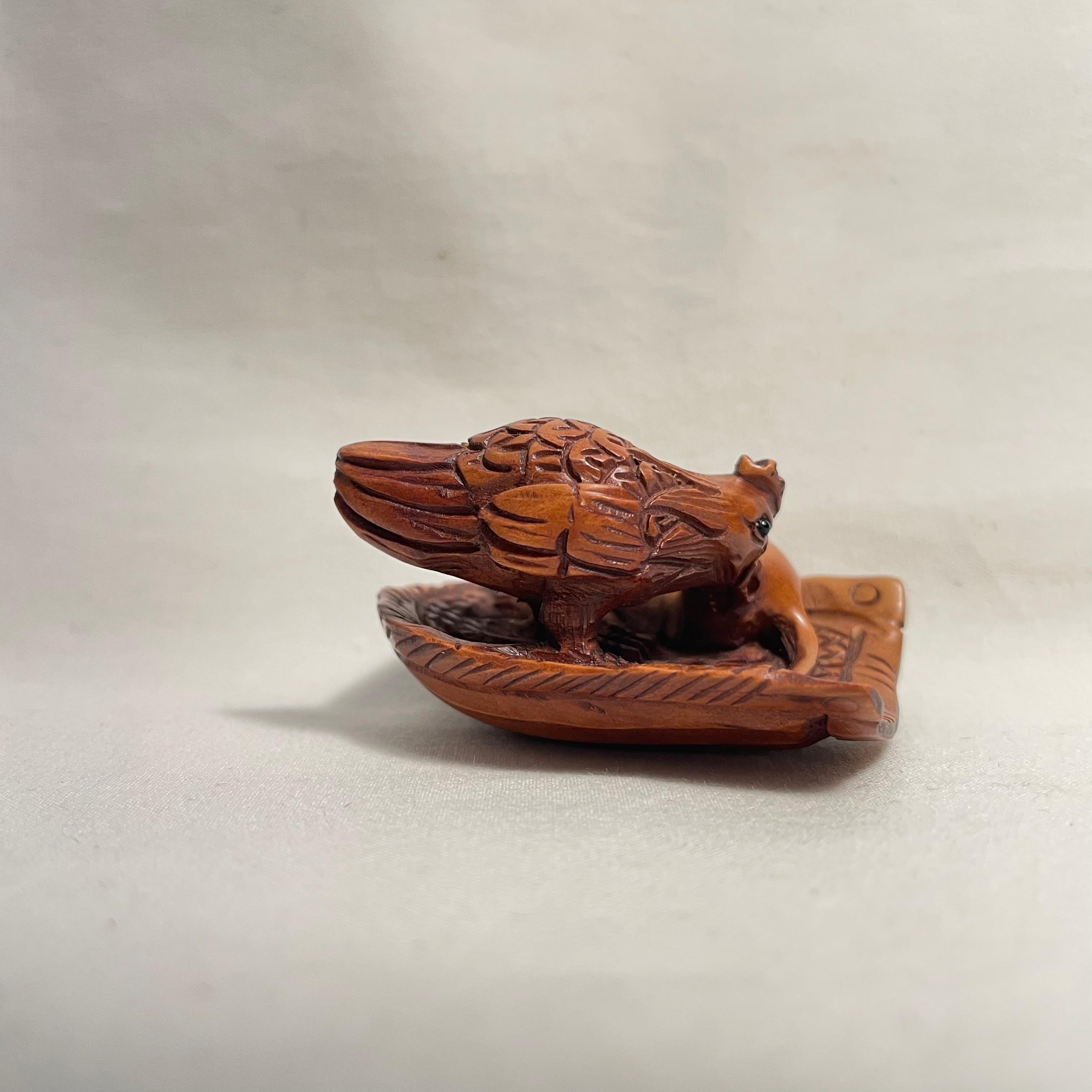 Japanese Antique Wooden Netsuke 'mouse and rooster' 1920s Taisho era In Fair Condition For Sale In Paris, FR