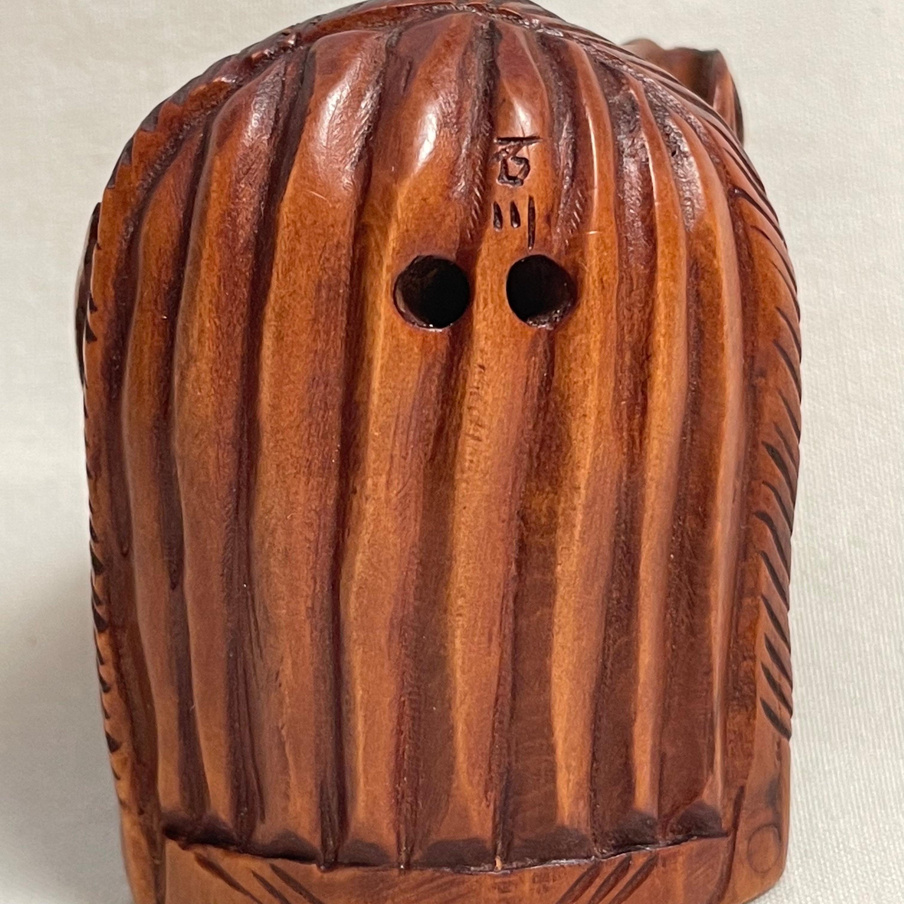 Japanese Antique Wooden Netsuke 'mouse and rooster' 1920s Taisho era For Sale 3