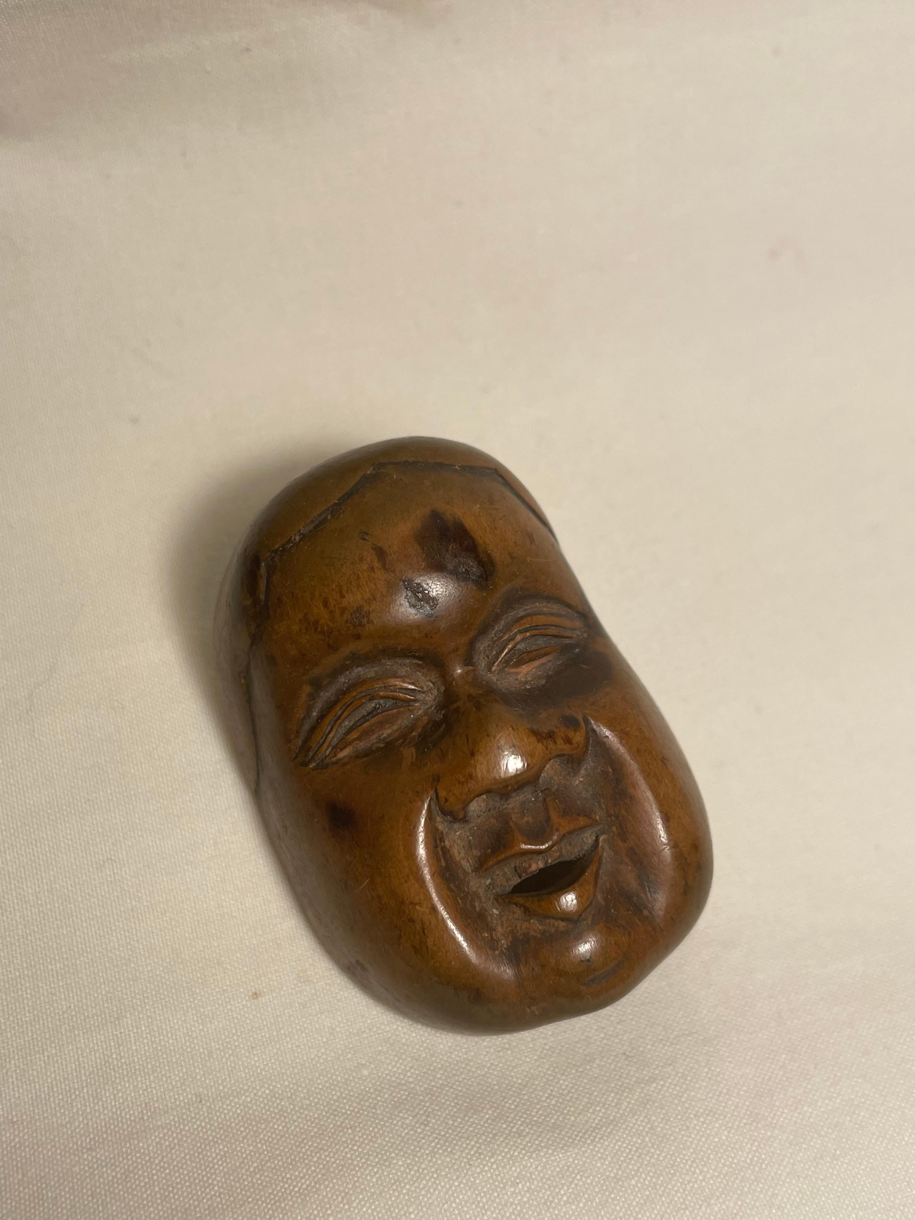 Japanese Antique Wooden Netsuke 'Onnamen' 1950s In Good Condition For Sale In Paris, FR