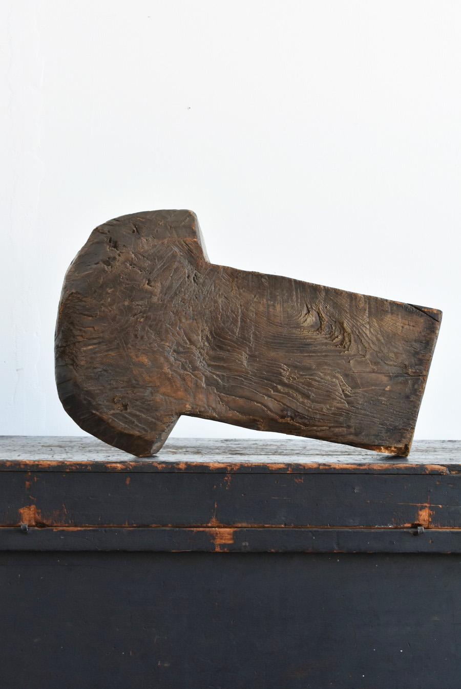 Objet japonais ancien en bois/Figure d'artisan/Figure en forme de plume en vente 3