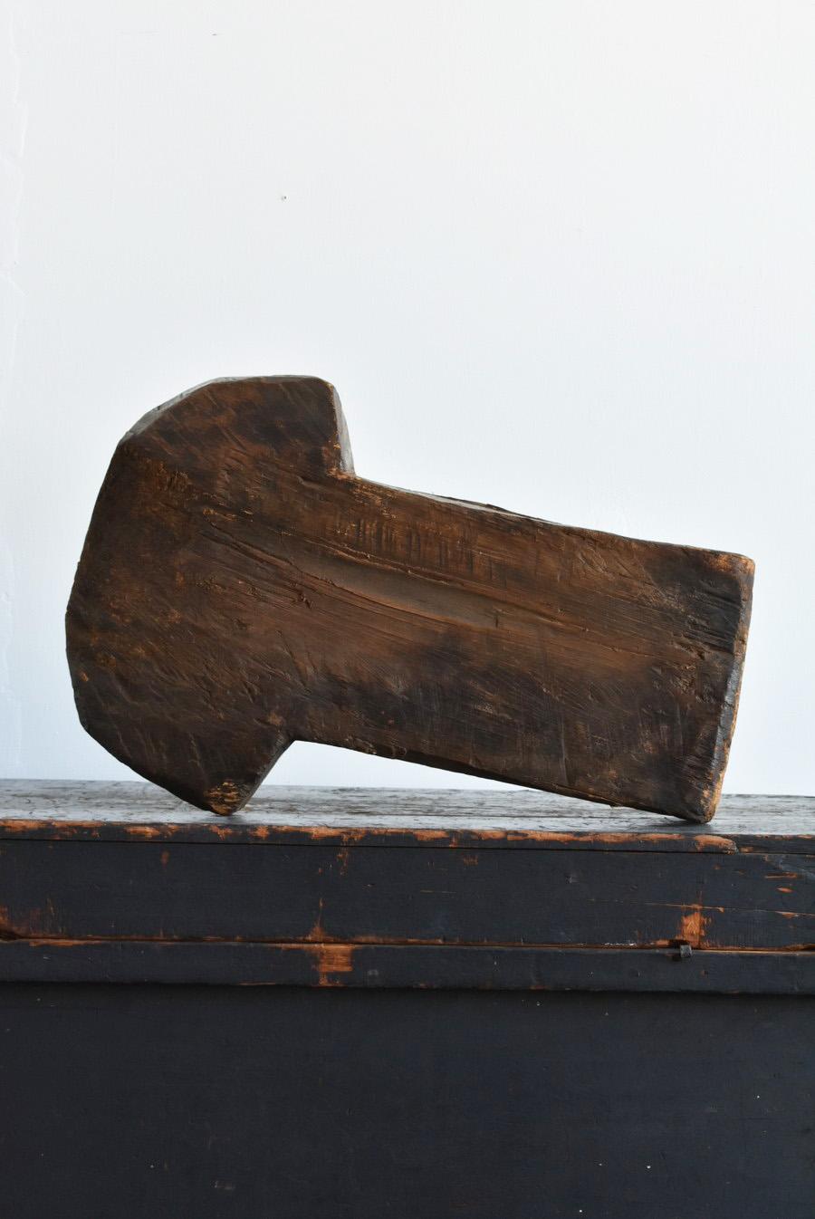 Japanische antike japanische Holzfigur in Form einer handwerklichen Werkbank in Form einer Feder im Angebot 5