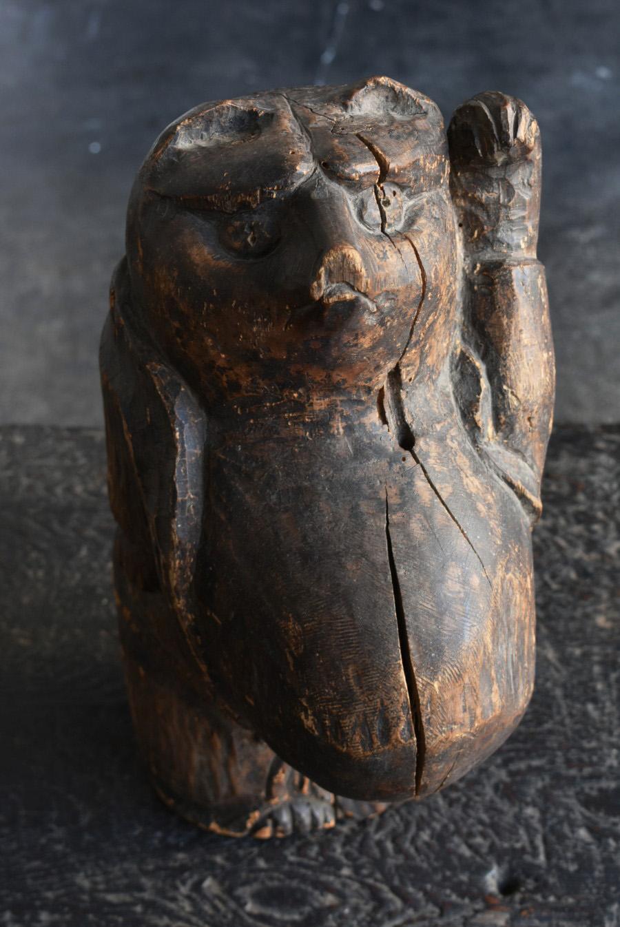 Japanese Antique Wooden Raccoon Figurine / 1868-1920 / Good Luck Charm In Good Condition For Sale In Sammu-shi, Chiba