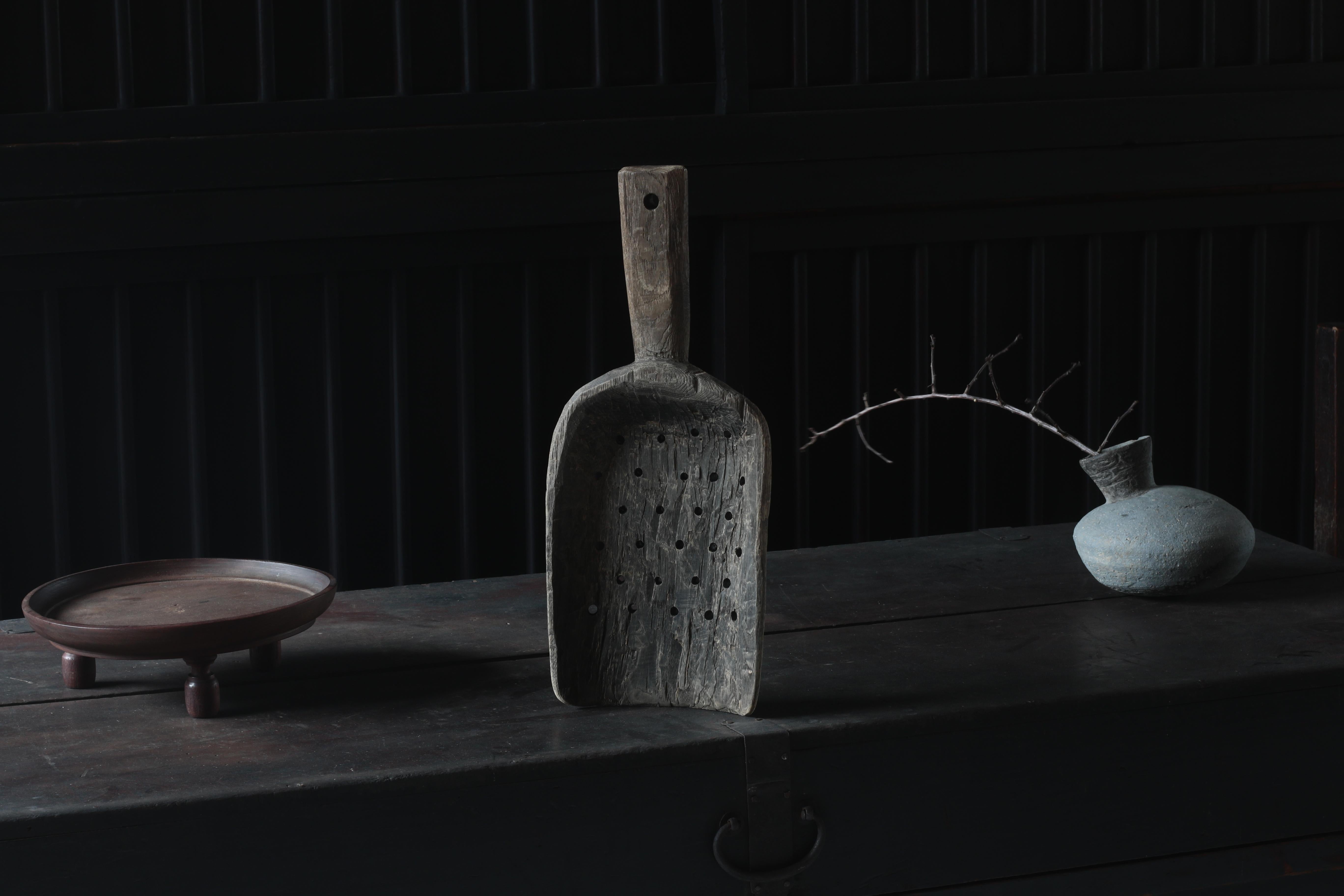Showa Japanese Antique Wooden Scooping / Folk art objet / Primitive For Sale