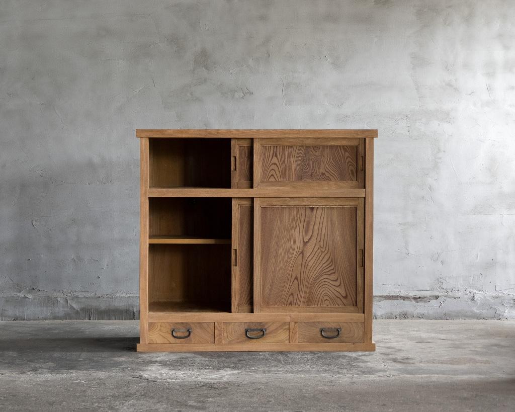 Japanese Antique Wooden Sliding Door Cabinet, Taisho Era'1912-1926', Wabi Sabi In Good Condition For Sale In Hitachiomiya-shi, 08