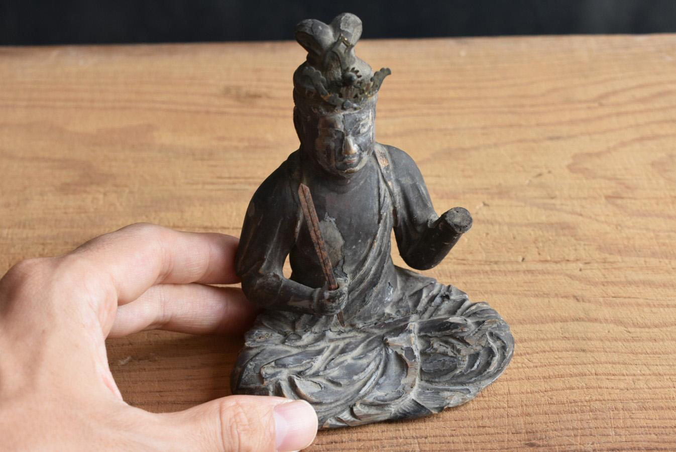 Kleine japanische antike Holzstatue eines Buddhas aus der japanischen Edo-Periode / 17. bis 18. Jahrhundert  im Angebot 8