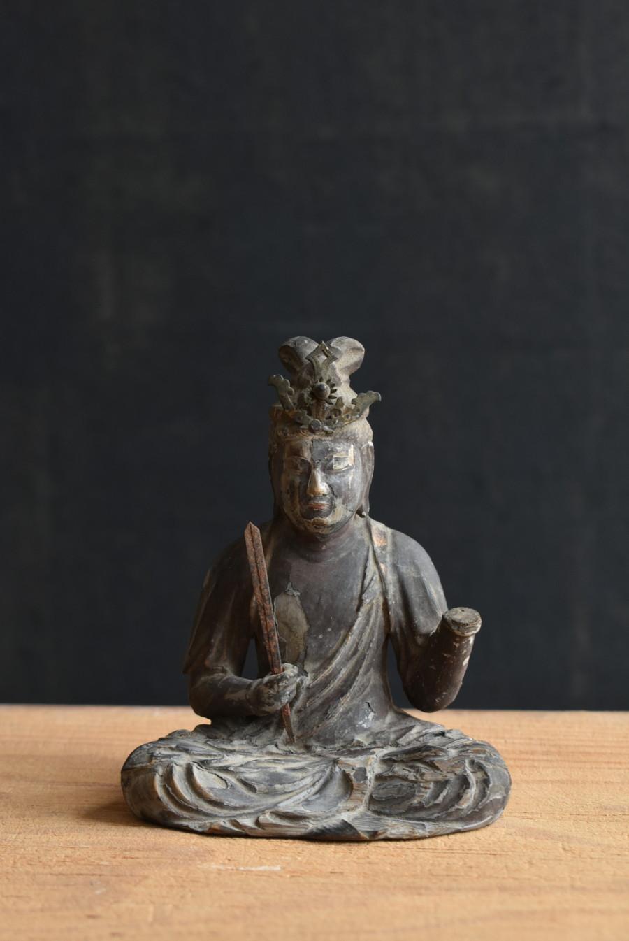 Kleine japanische antike Holzstatue eines Buddhas aus der japanischen Edo-Periode / 17. bis 18. Jahrhundert  (Japanisch) im Angebot