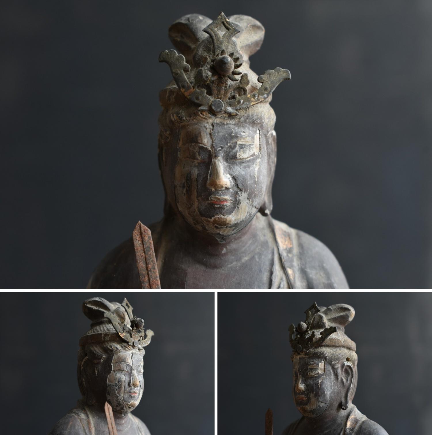 Kleine japanische antike Holzstatue eines Buddhas aus der japanischen Edo-Periode / 17. bis 18. Jahrhundert  (Handgeschnitzt) im Angebot