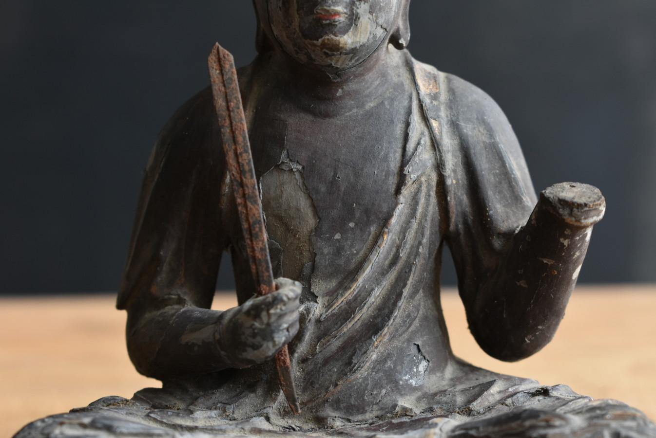 Kleine japanische antike Holzstatue eines Buddhas aus der japanischen Edo-Periode / 17. bis 18. Jahrhundert  im Zustand „Gut“ im Angebot in Sammu-shi, Chiba