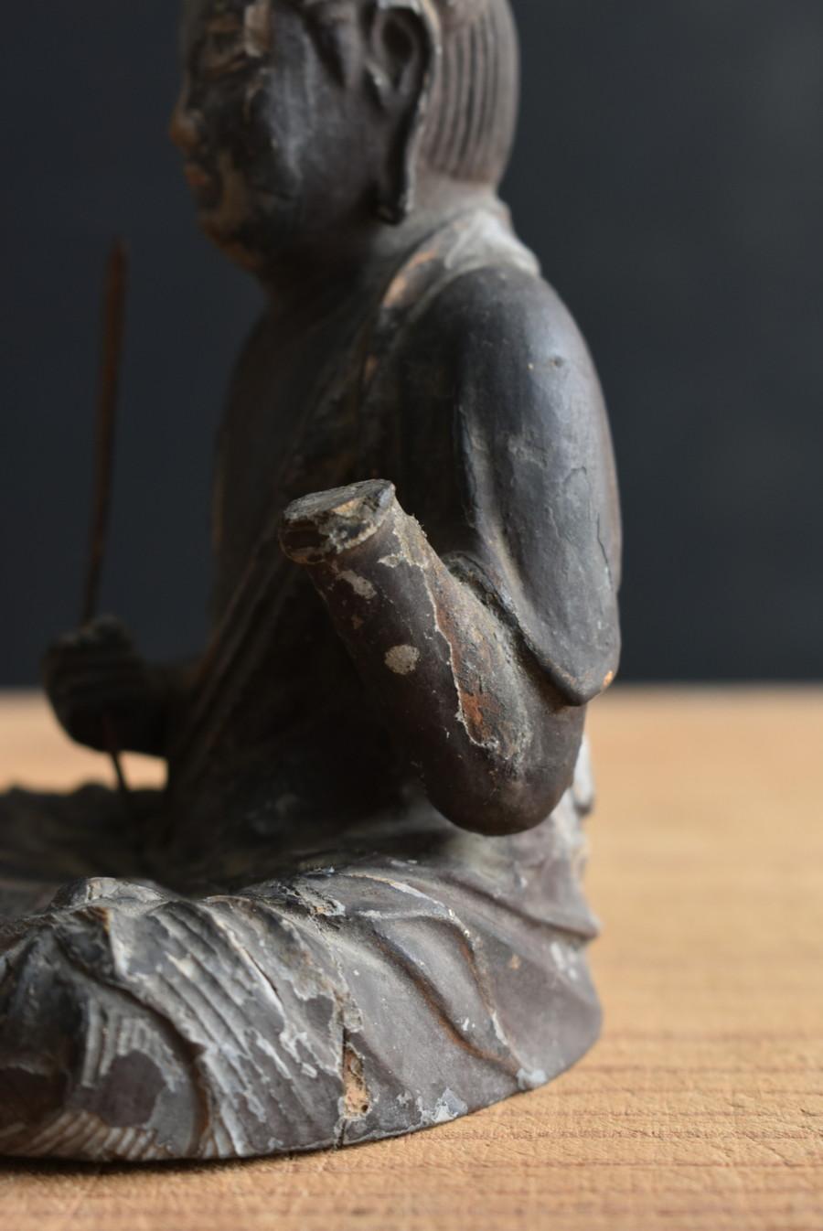 Kleine japanische antike Holzstatue eines Buddhas aus der japanischen Edo-Periode / 17. bis 18. Jahrhundert  (Zypressenholz) im Angebot
