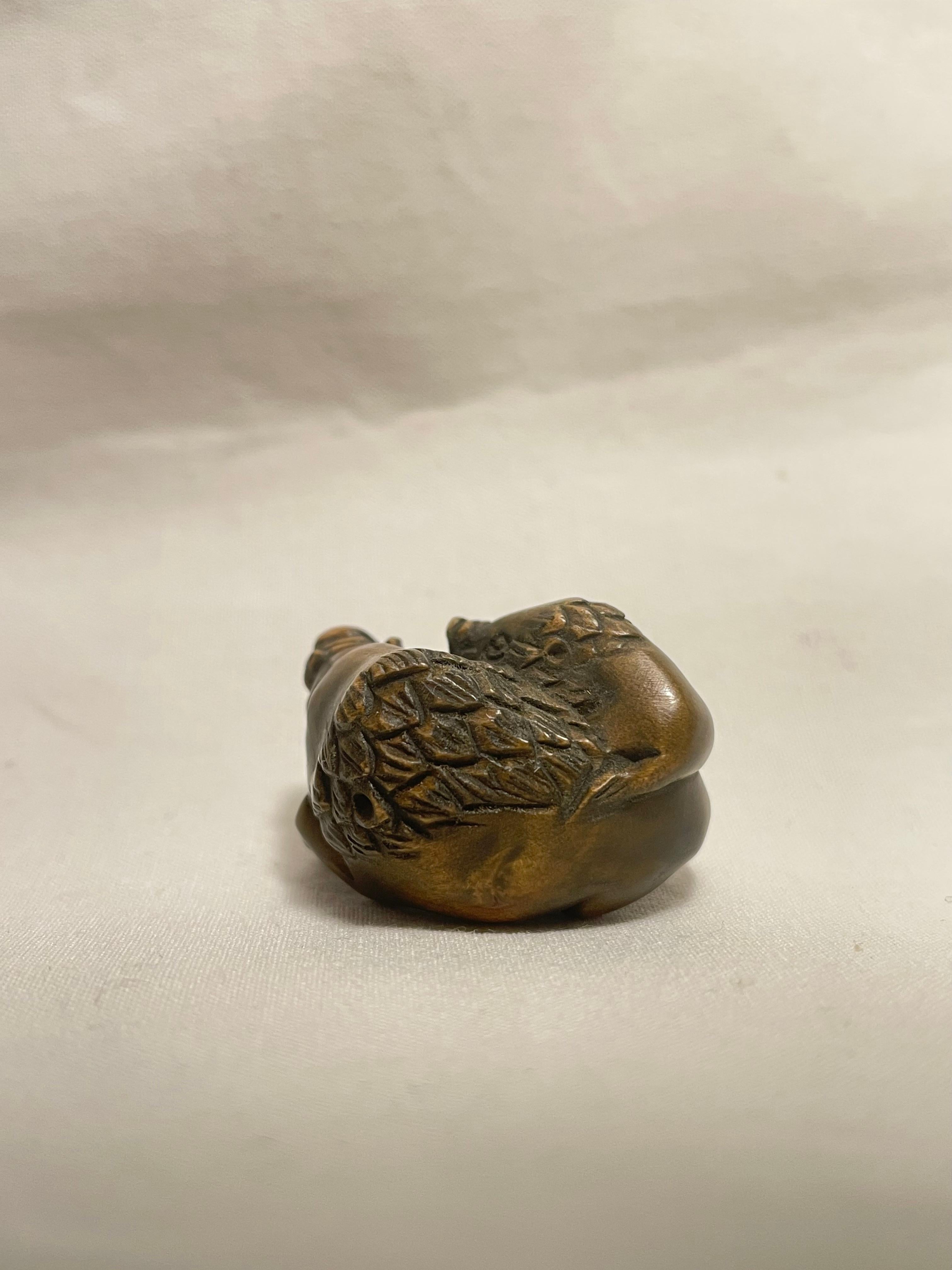 Japanese Antique Wooden Small Netsuke 'Two wild boar' 1960s In Good Condition For Sale In Paris, FR