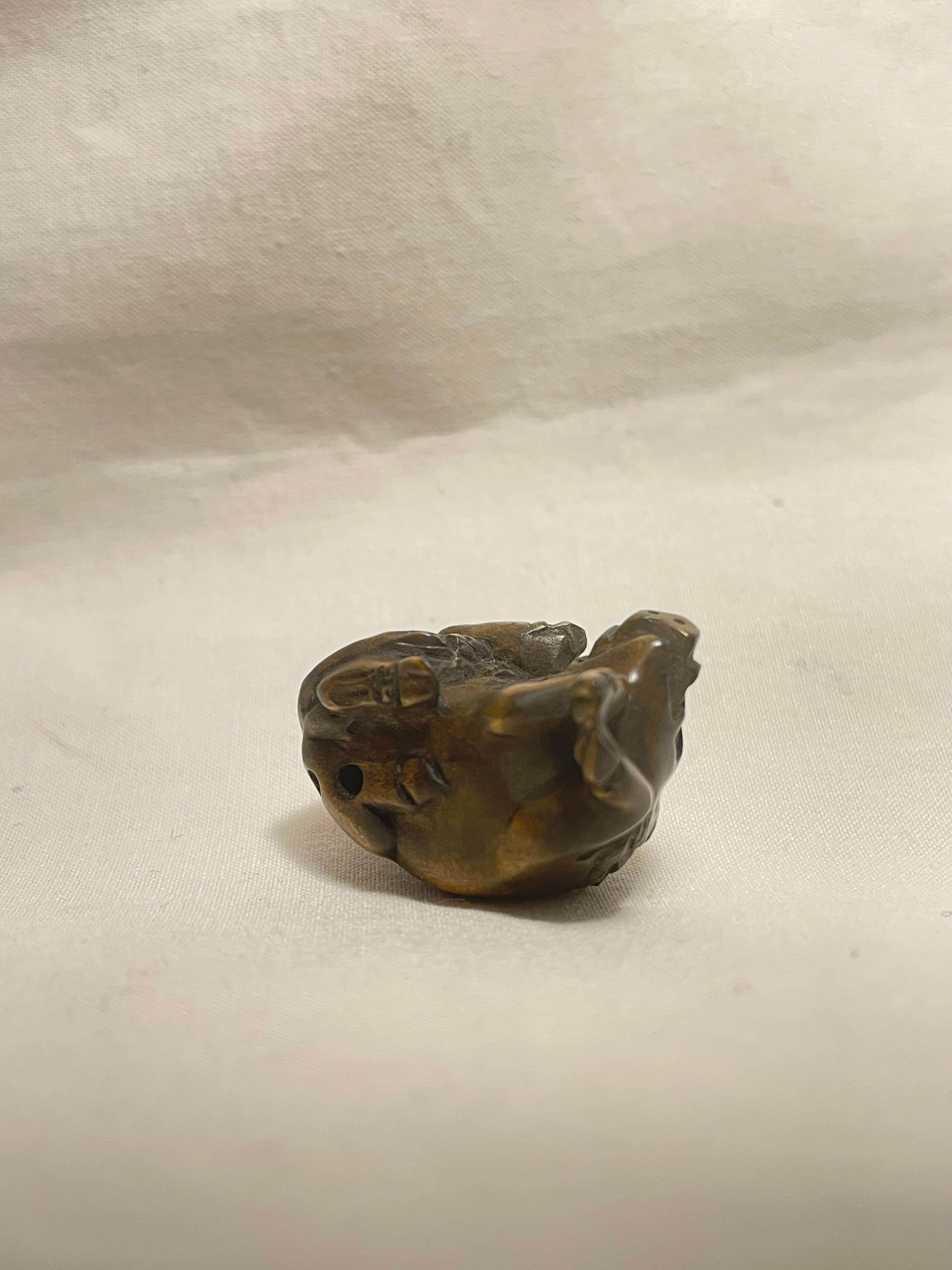 Japanese Antique Wooden Small Netsuke 'Two wild boar' 1960s For Sale 1