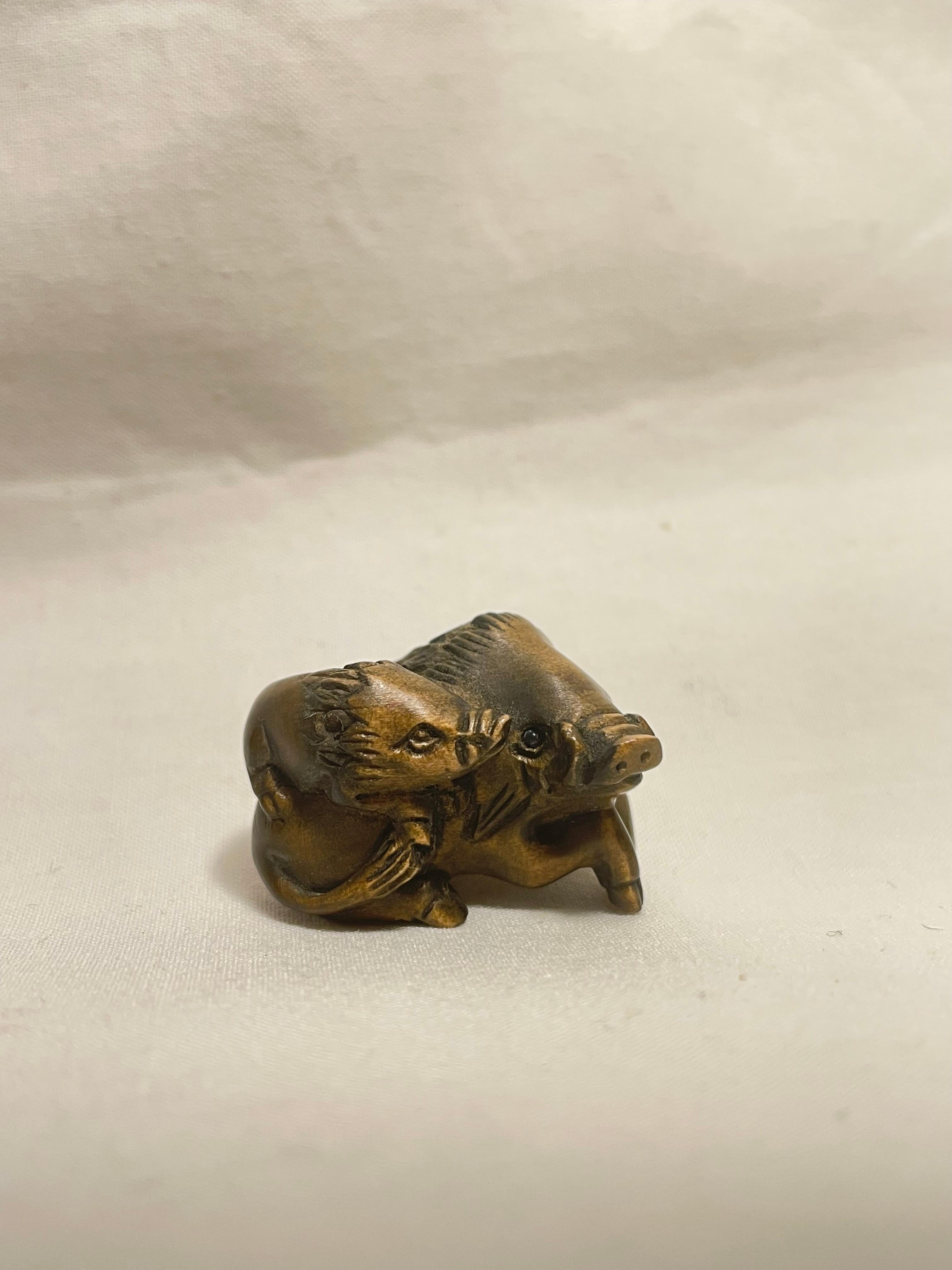 Japanese Antique Wooden Small Netsuke 'Two wild boar' 1960s For Sale 3