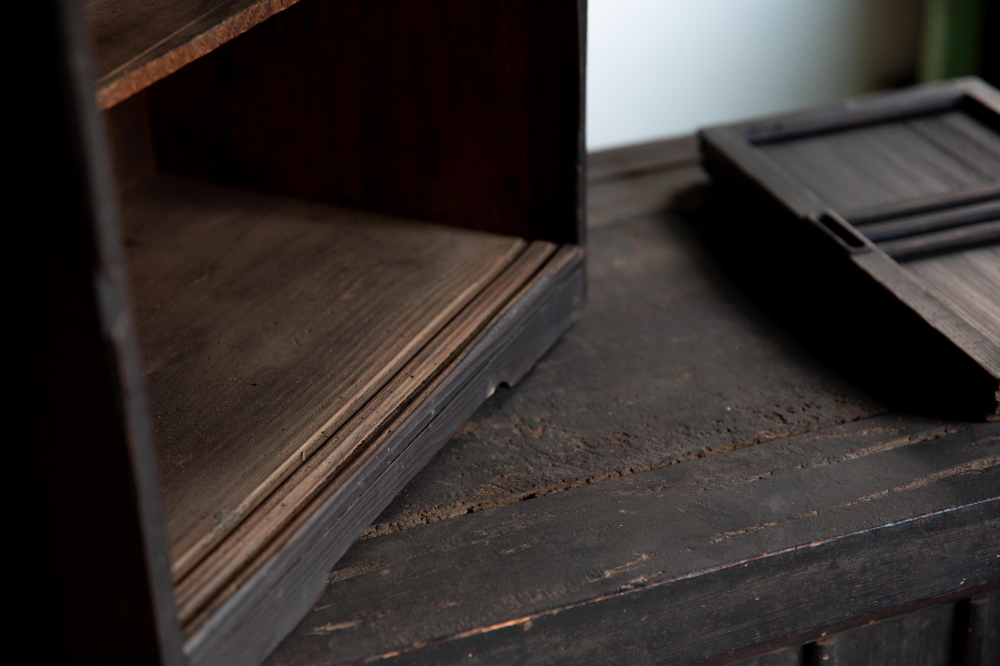 Japanese antique wooden small tansu cabinet box, 1860s-1920s wabi sabi For Sale 7