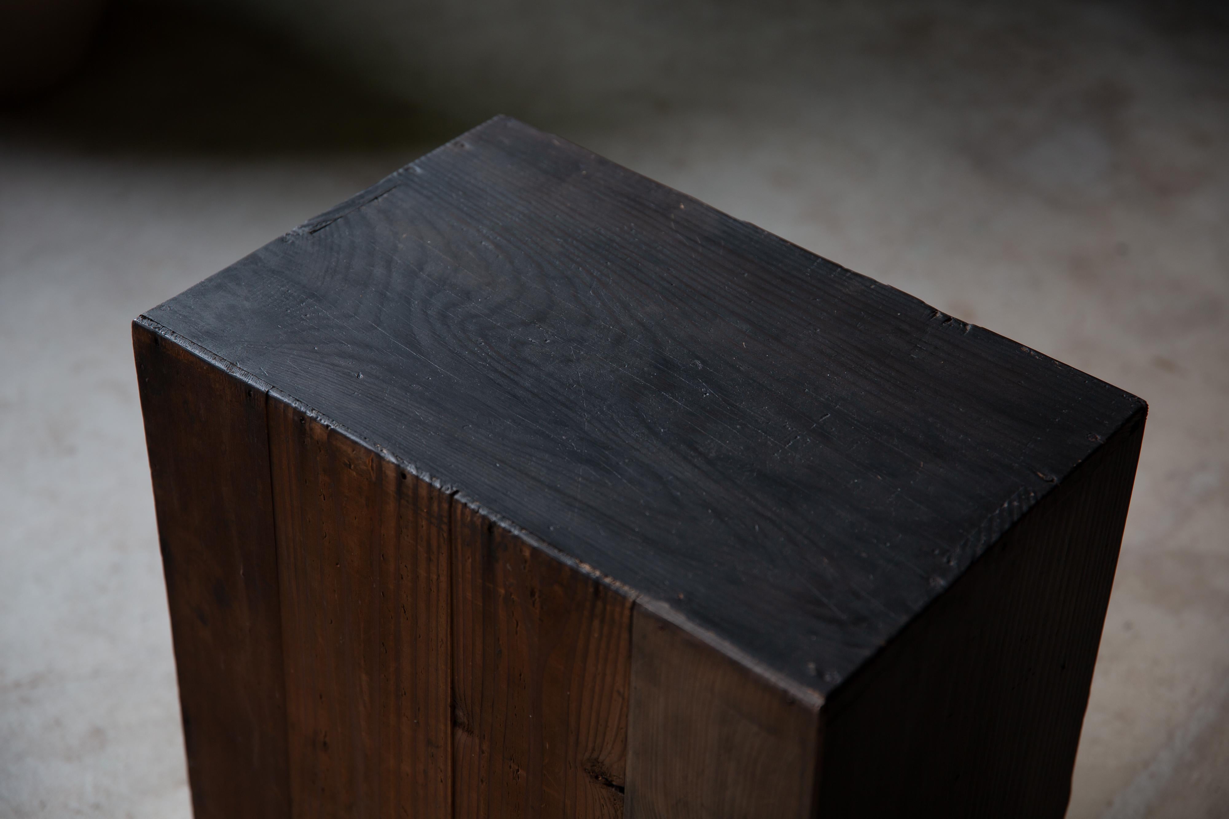 Japanese antique wooden small tansu cabinet box, 1860s-1920s wabi sabi For Sale 8
