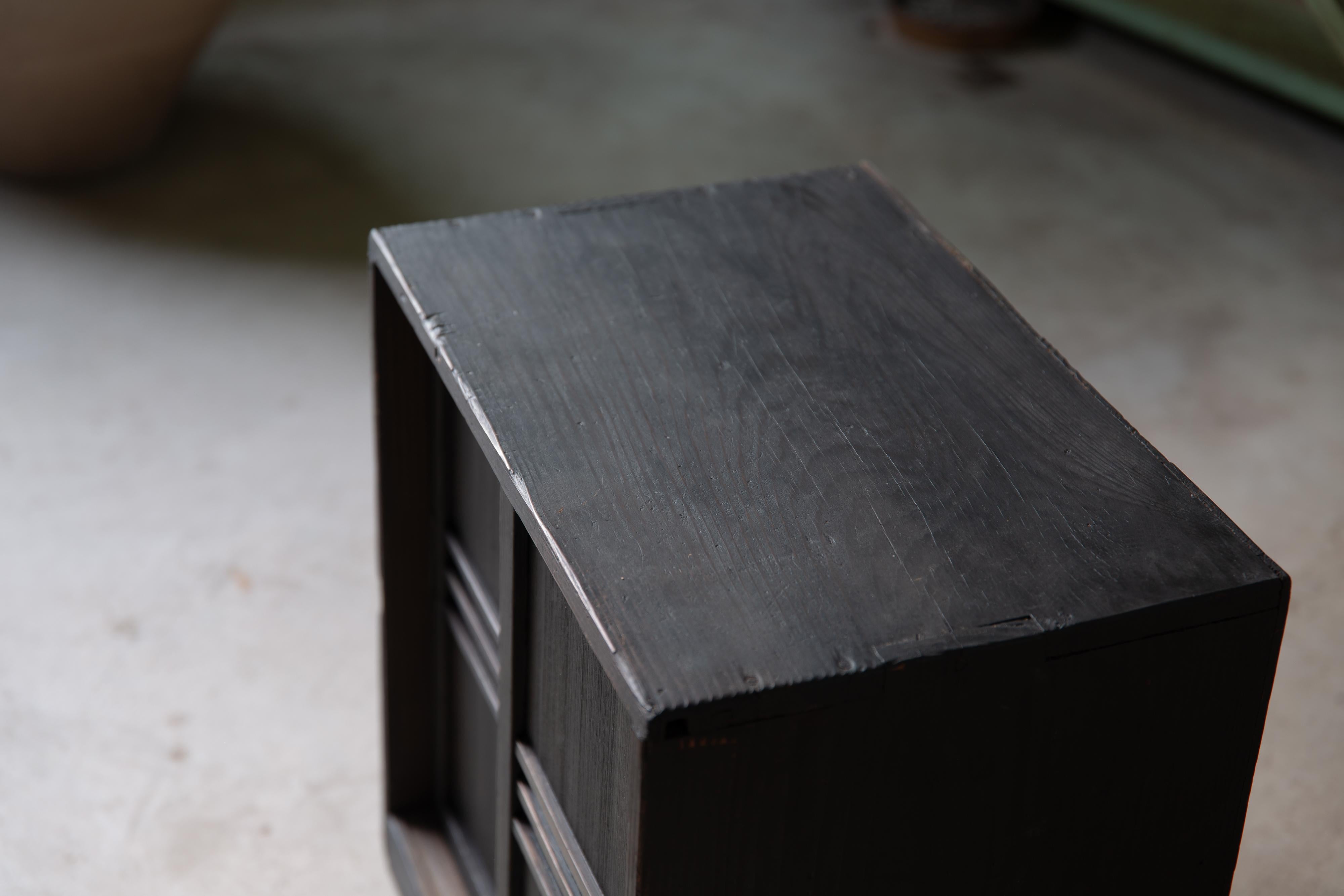 Japanese antique wooden small tansu cabinet box, 1860s-1920s wabi sabi For Sale 9