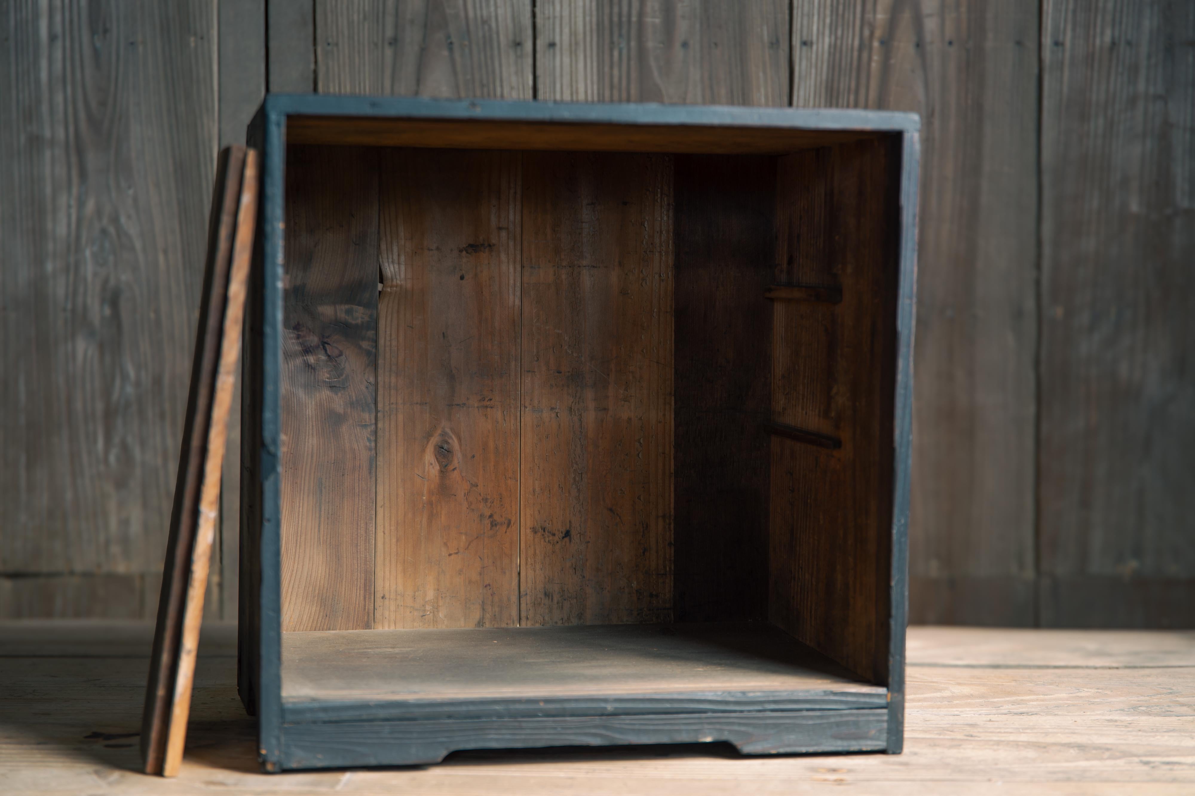 Japanese antique wooden small tansu cabinet box, 1860s-1920s wabi sabi For Sale 1