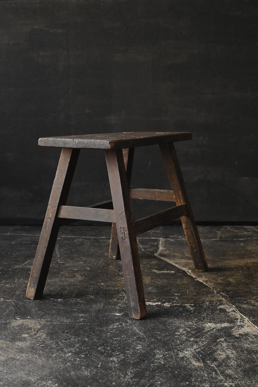 Japanese antique wooden stool/1900-1920/small chair In Good Condition For Sale In Sammu-shi, Chiba