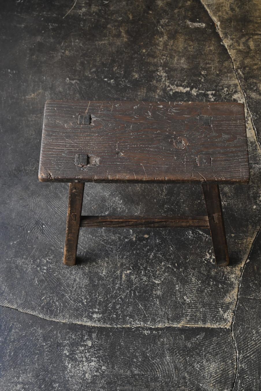 Cedar Japanese antique wooden stool/1900-1920/small chair For Sale