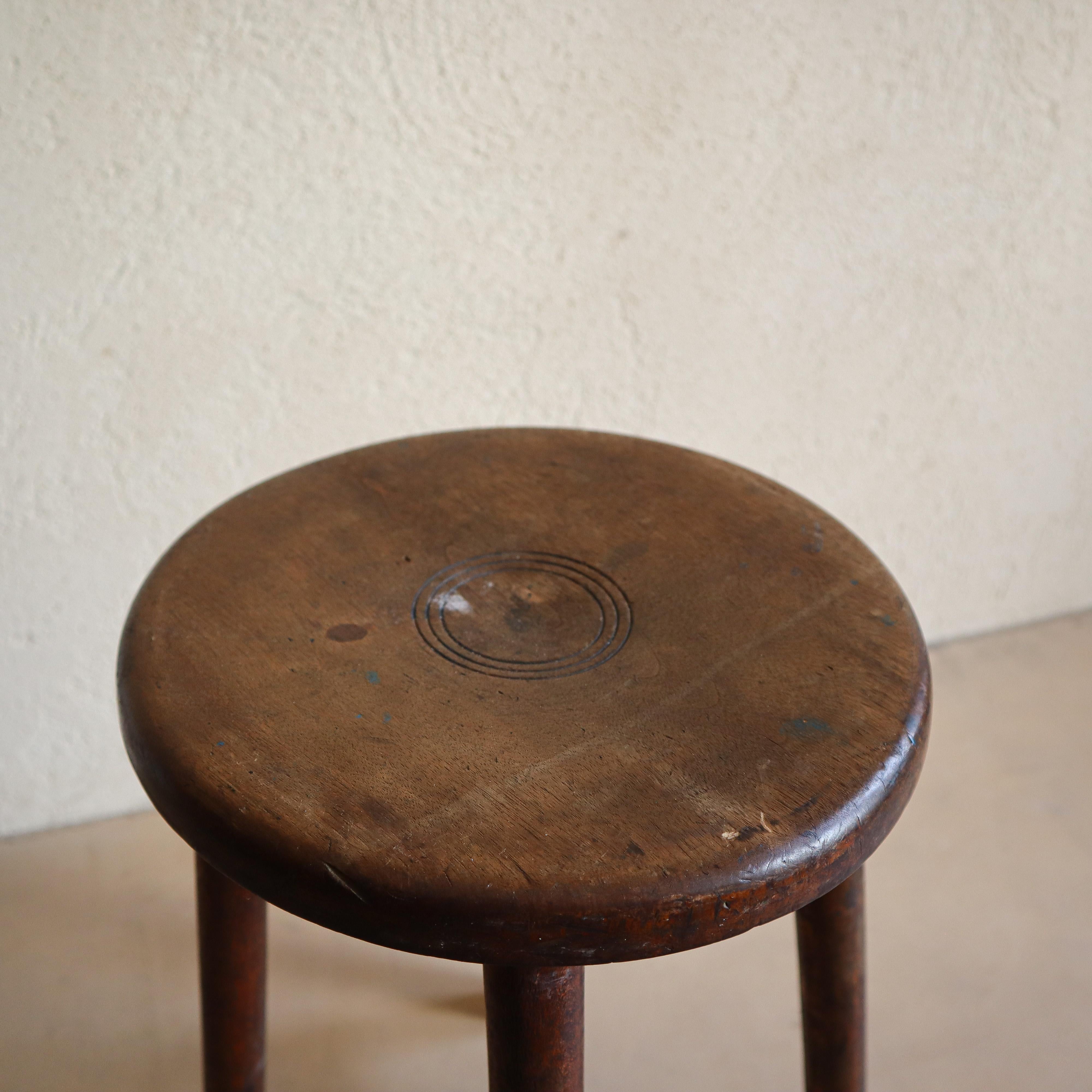Japanese Antique Wooden Stool / 1950s Showa Period Wabi Sabi In Good Condition In 神戸市, JP