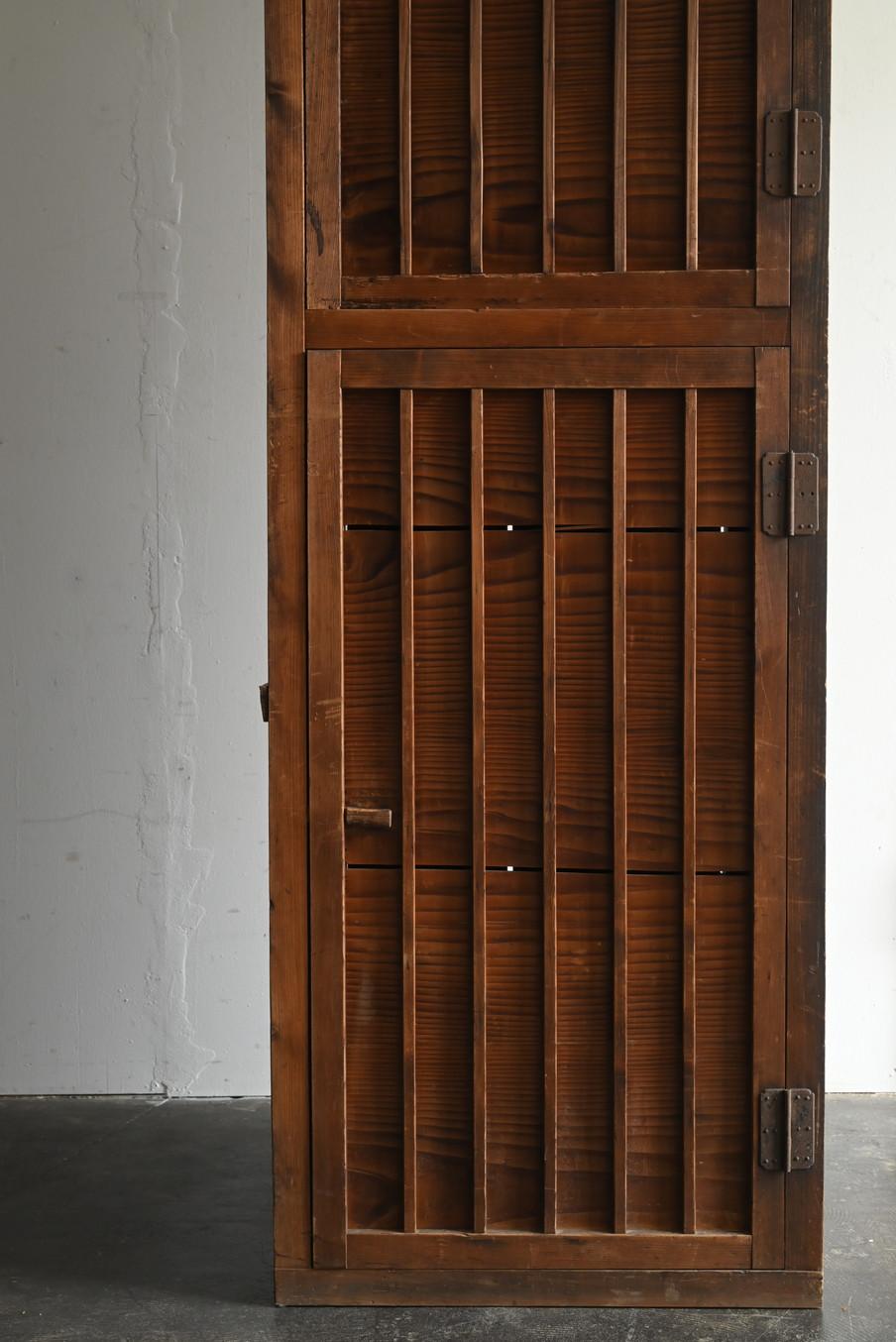 Antikes japanisches, antikes Holz-Aufbewahrungsregal/Schrank aus Holz/ frühes 20. Jahrhundert/Woodenschrank im Zustand „Gut“ im Angebot in Sammu-shi, Chiba