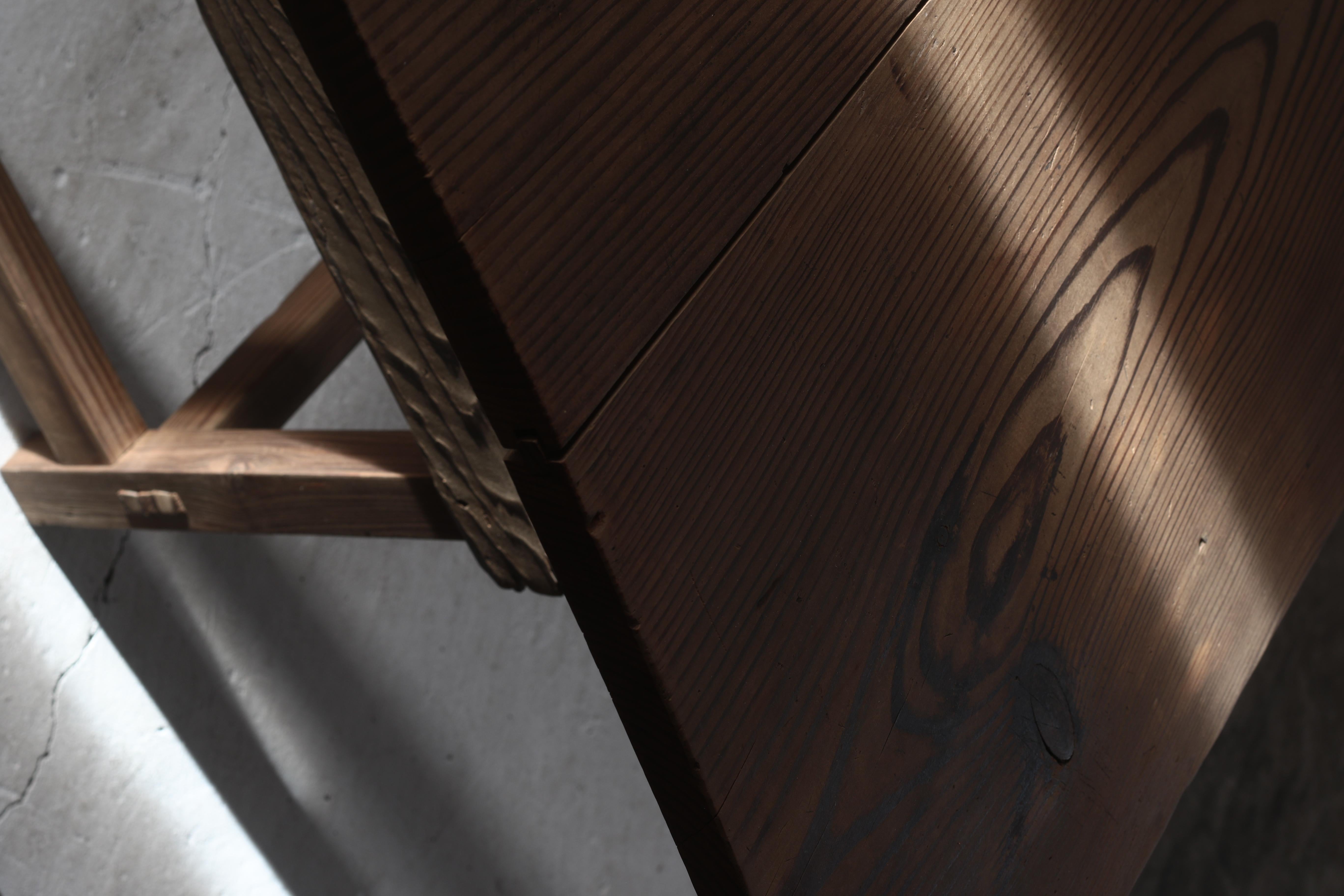 Antiker japanischer Holztisch / Ausstellungstisch aus der frühen Showa-Periode Wabi Sabi (Holzarbeit) im Angebot