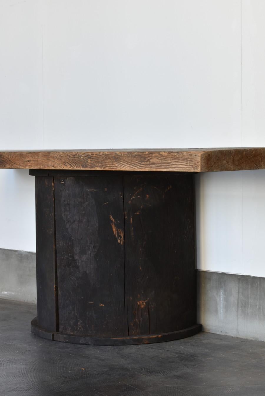 Japanese antique wooden table for wall mounting/Early 20thCentury/Wabisabi table In Good Condition For Sale In Sammu-shi, Chiba