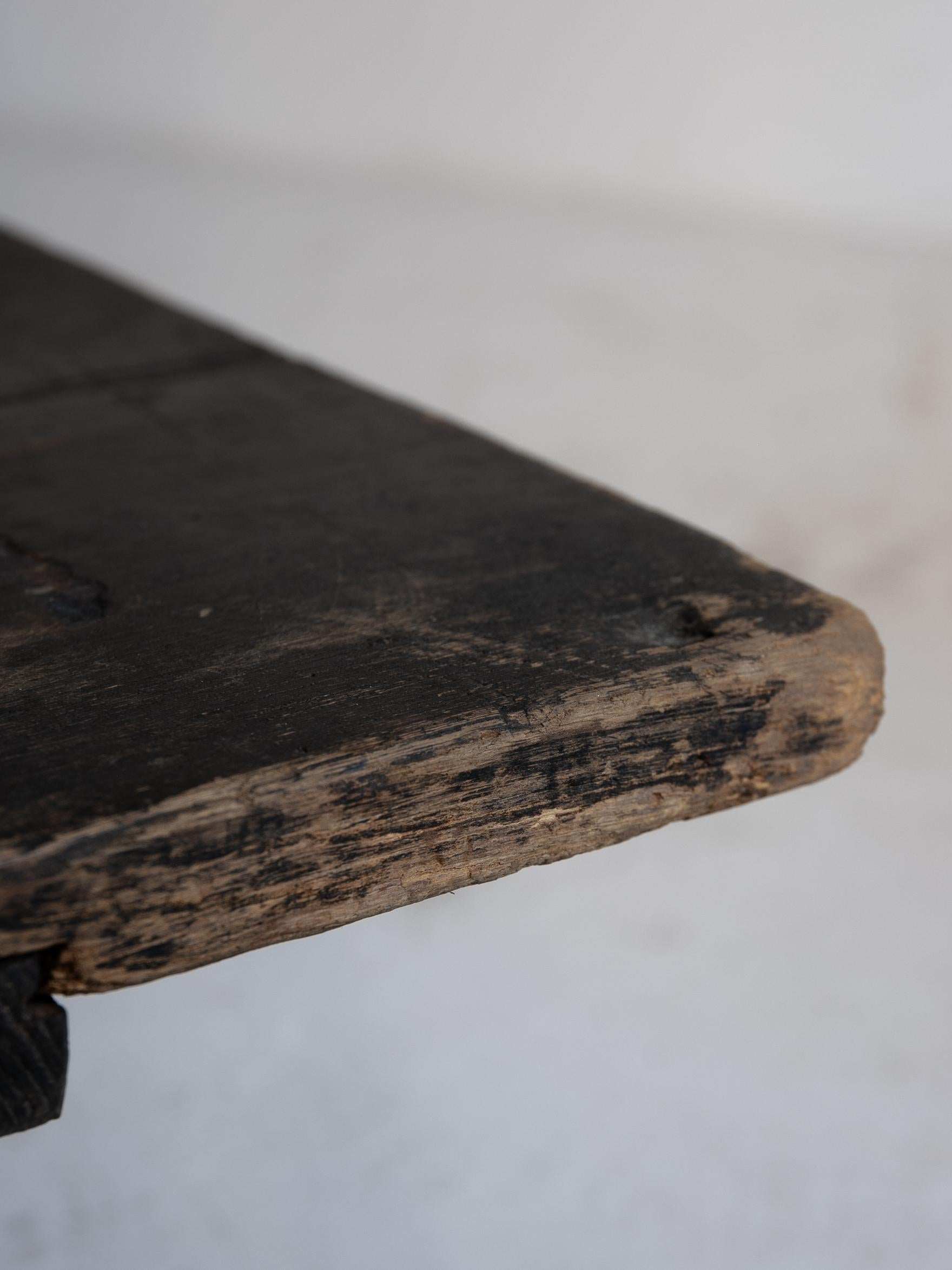 Japanischer antiker niedriger japanischer Wabi-sabi-Holztisch aus Holz / 1850-1912 / „fu-zukue“ im Angebot 6