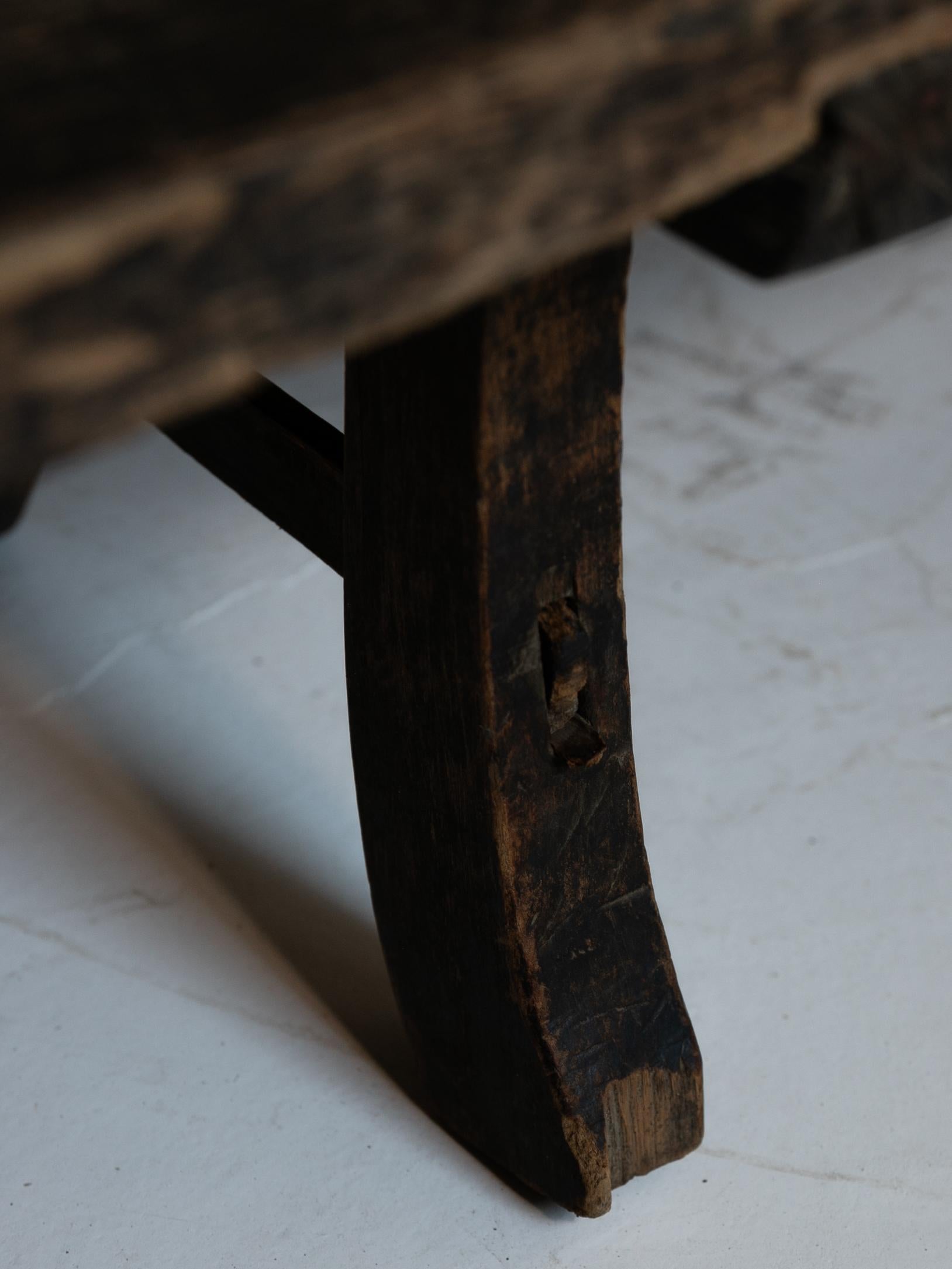 Japanischer antiker niedriger japanischer Wabi-sabi-Holztisch aus Holz / 1850-1912 / „fu-zukue“ im Angebot 2