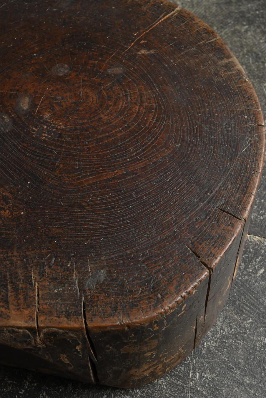 Tablero de trabajo japonés antiguo de madera / siglo XX / pequeño expositor Tallado a mano en venta