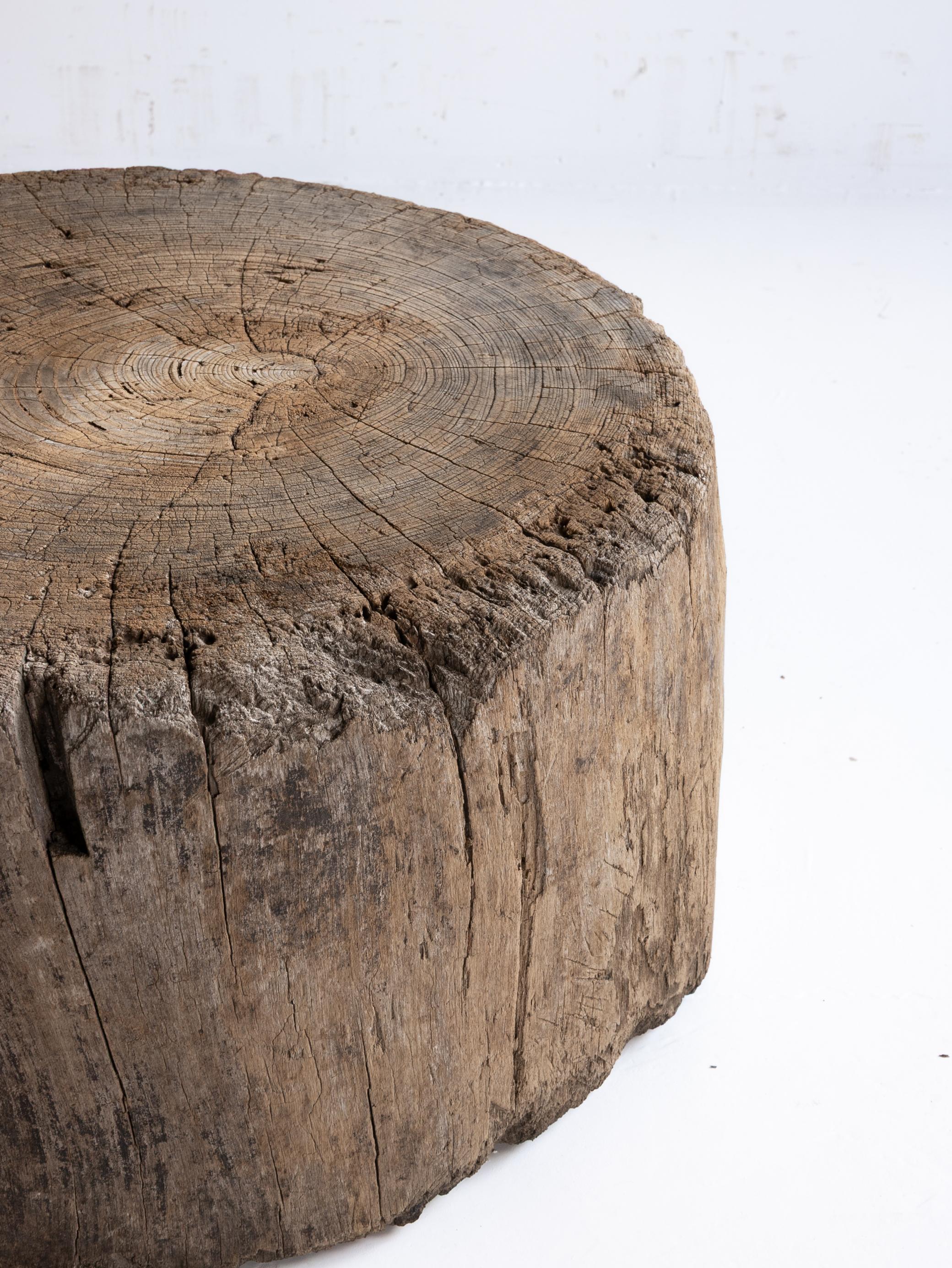 Planche de travail japonaise en bois ancien / Wabi sabi / Présentoir / Table d'appoint en vente 2