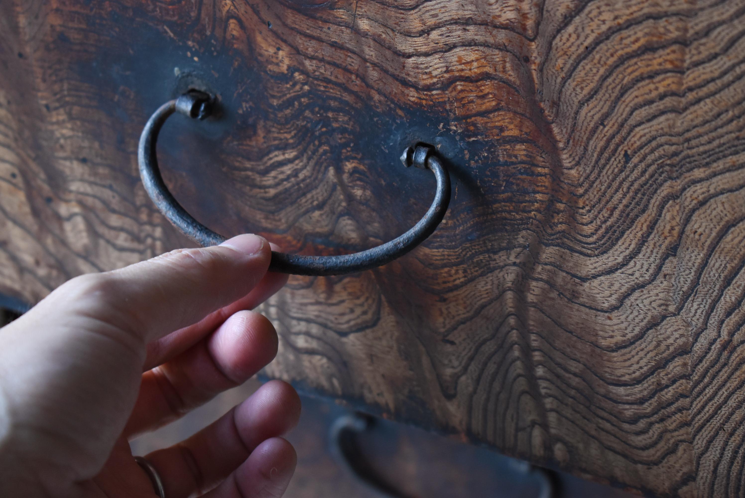 Cajón Japonés Antiguo de Madera de Zelkova Años 1860-1900 / Tansu Wabi Sabi 2