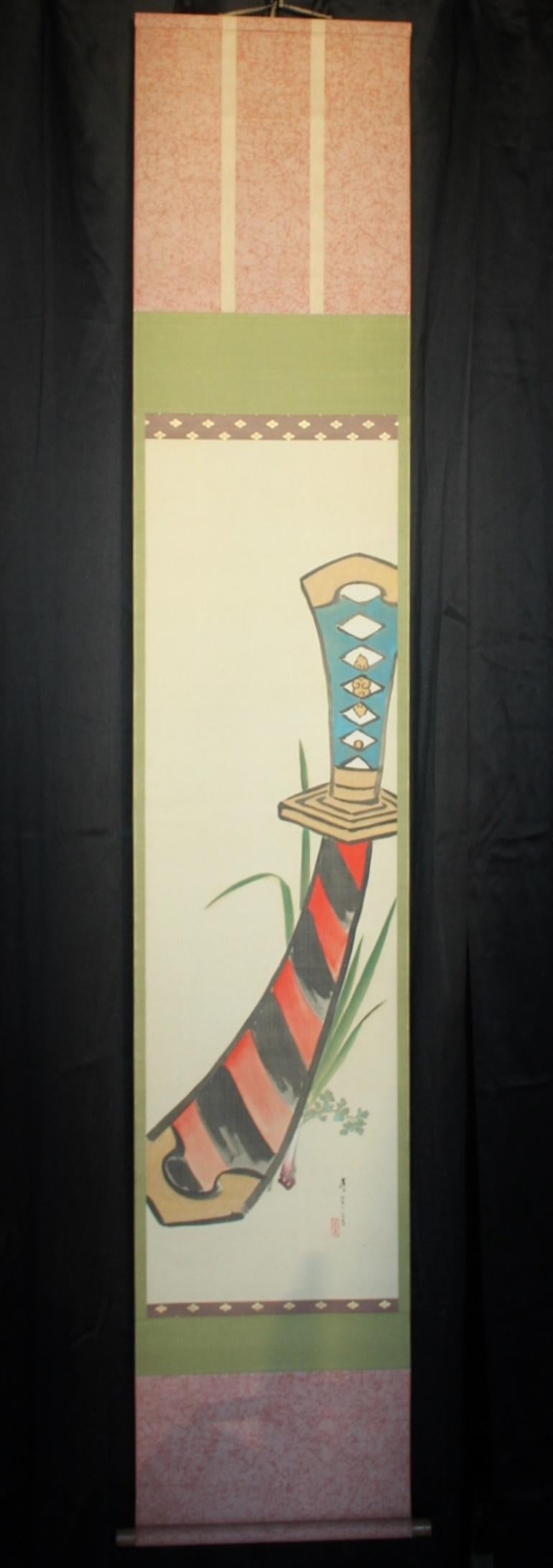 Torii School Head 7th Generation [4th Generation Torii Kiyotada] Silk Painted Scroll, Festival, Sword, May
Silk Painted 
Scroll head: Ceramic
box: Paulownia　wood
Size: Painting size: 330 (W) x 1130 (H) [mm] 
Scroll: 360 (W) x 2000 (H) [mm] 
Box