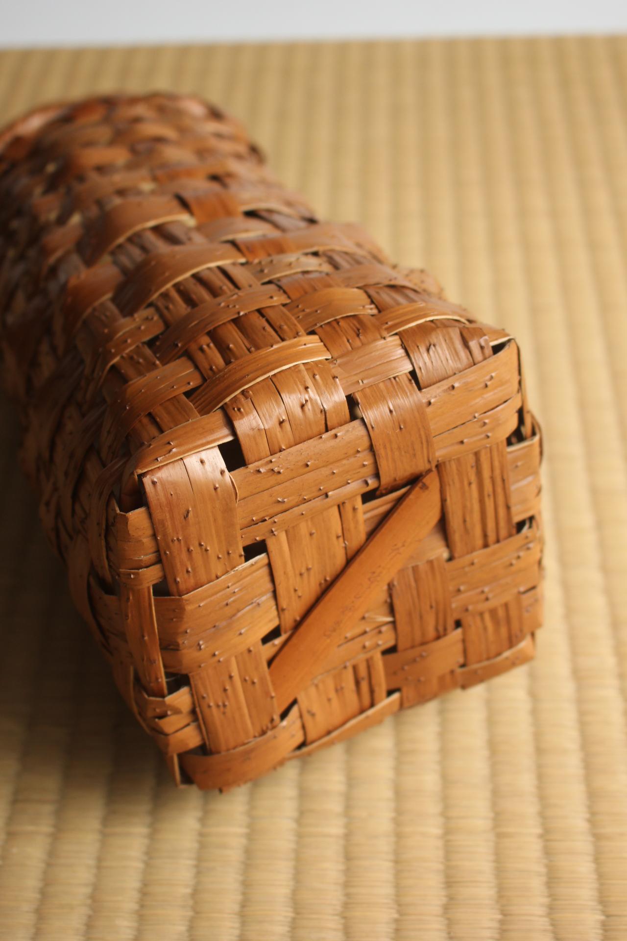 Japanese Antiques a basket by Chikuryu-sai Yamamoto(山本竹龍齋) lotus Bamboo For Sale 6